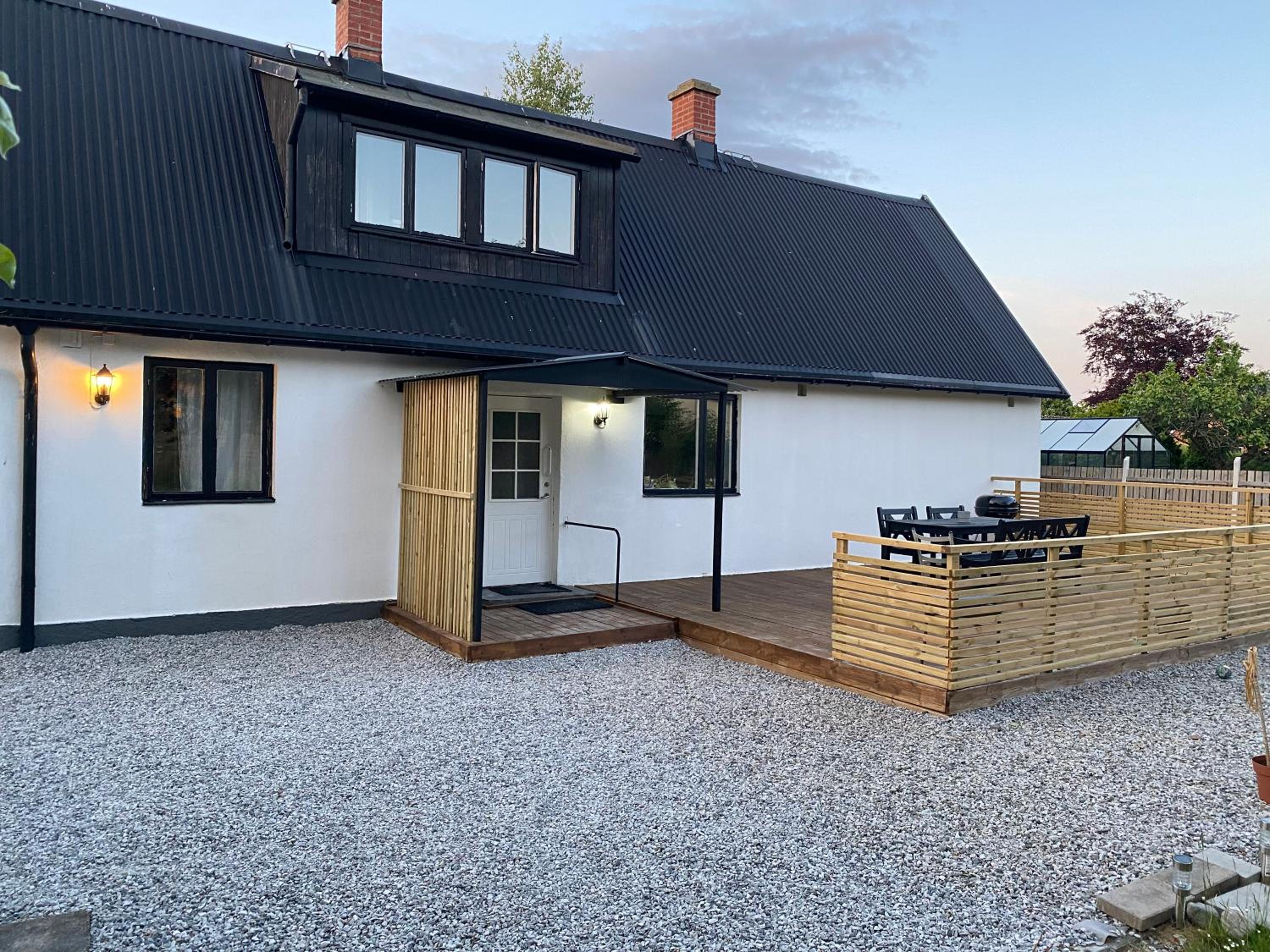 Villa - Photo 1