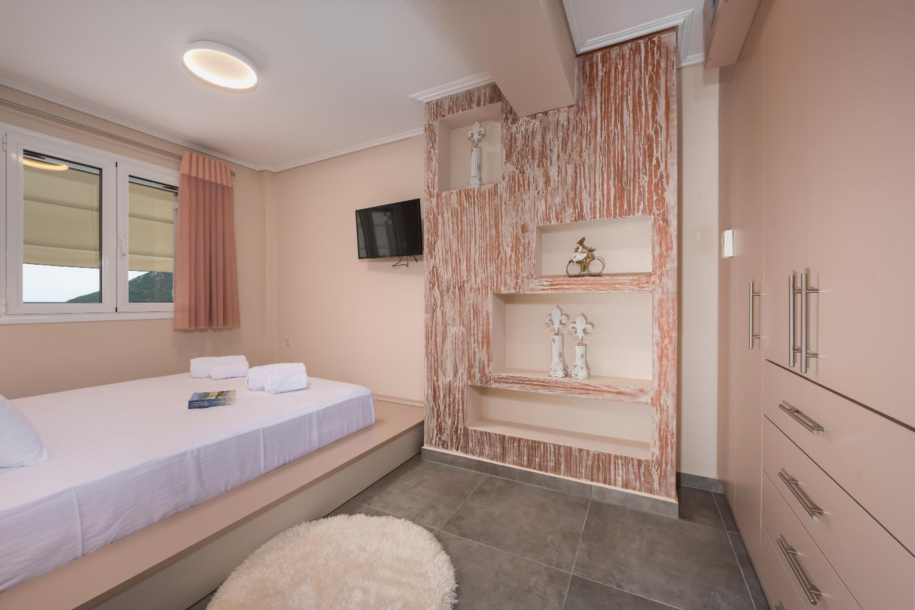 Four-Bedroom House photo 1