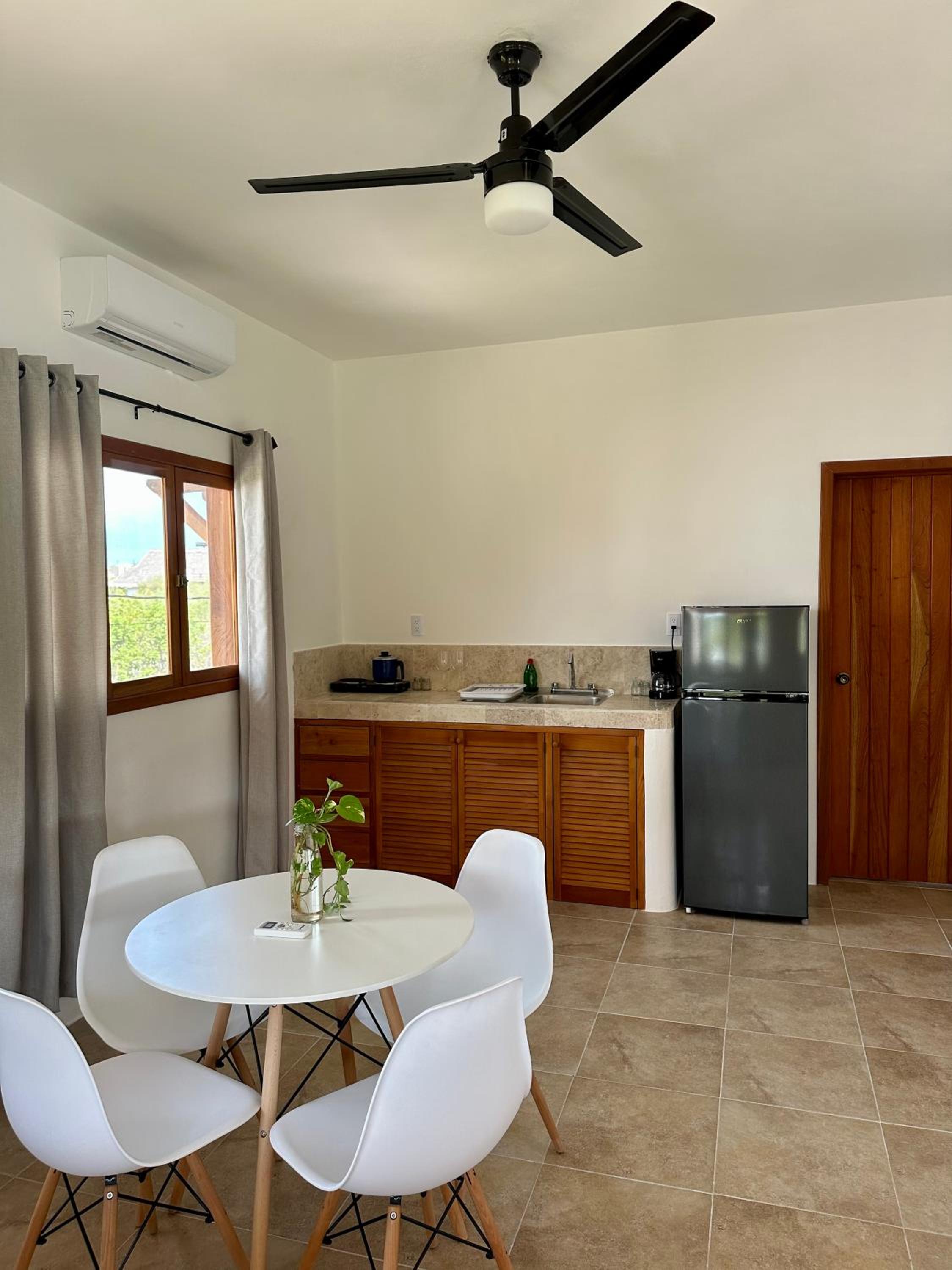 Junior Suite with Pool View photo 3