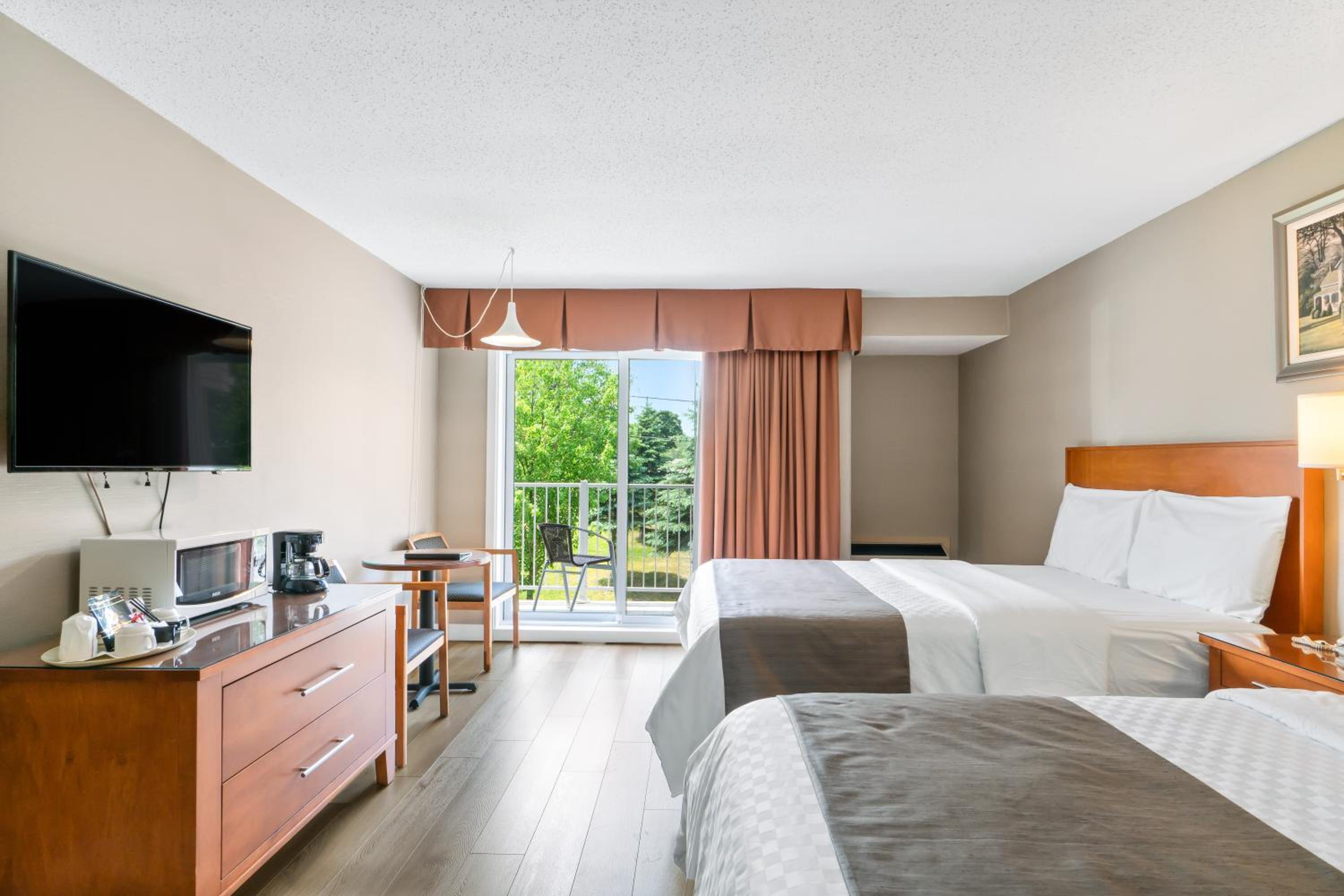 Queen Room with Kitchenette - 2 Queen Beds