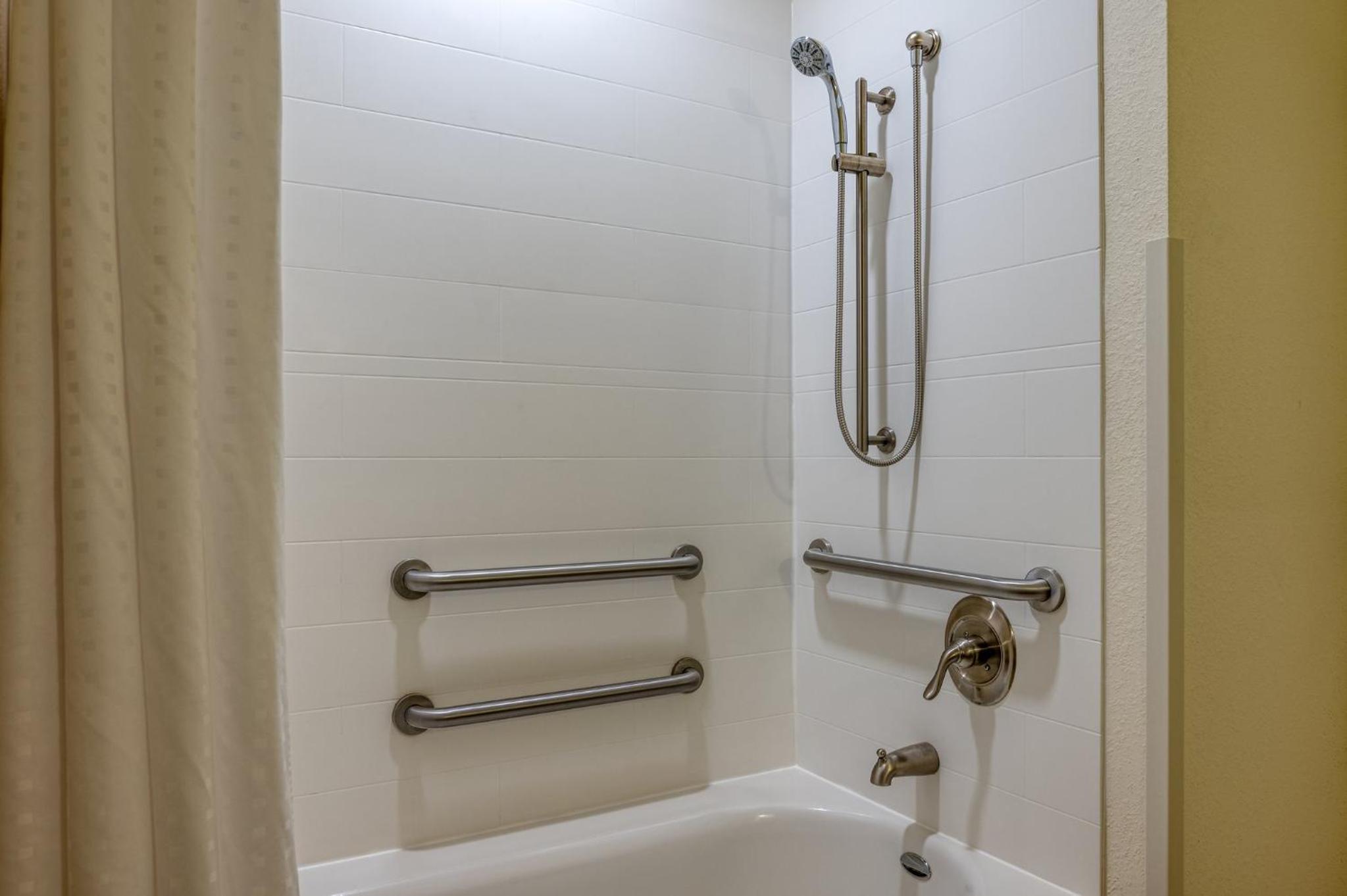 Queen Suite with Two Queen Beds - Disability Access photo 2