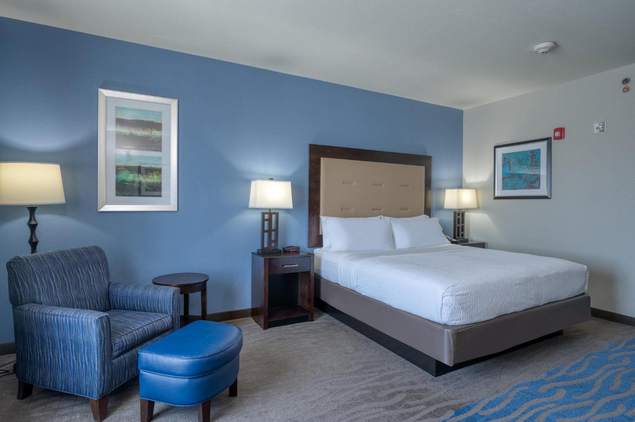 Standard King Room - Accessible photo 2