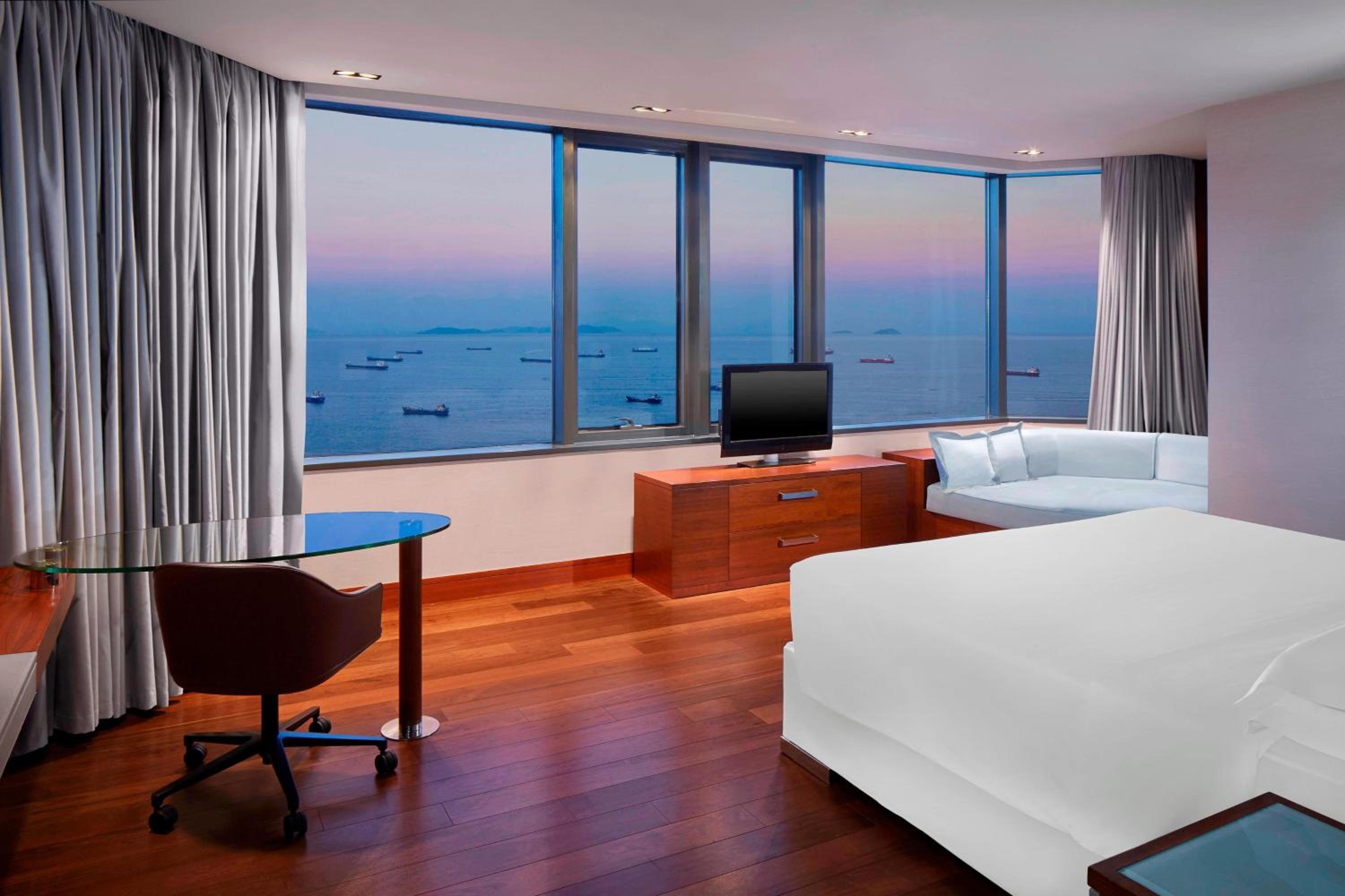 Club Room with Club Lounge Access and Sea View