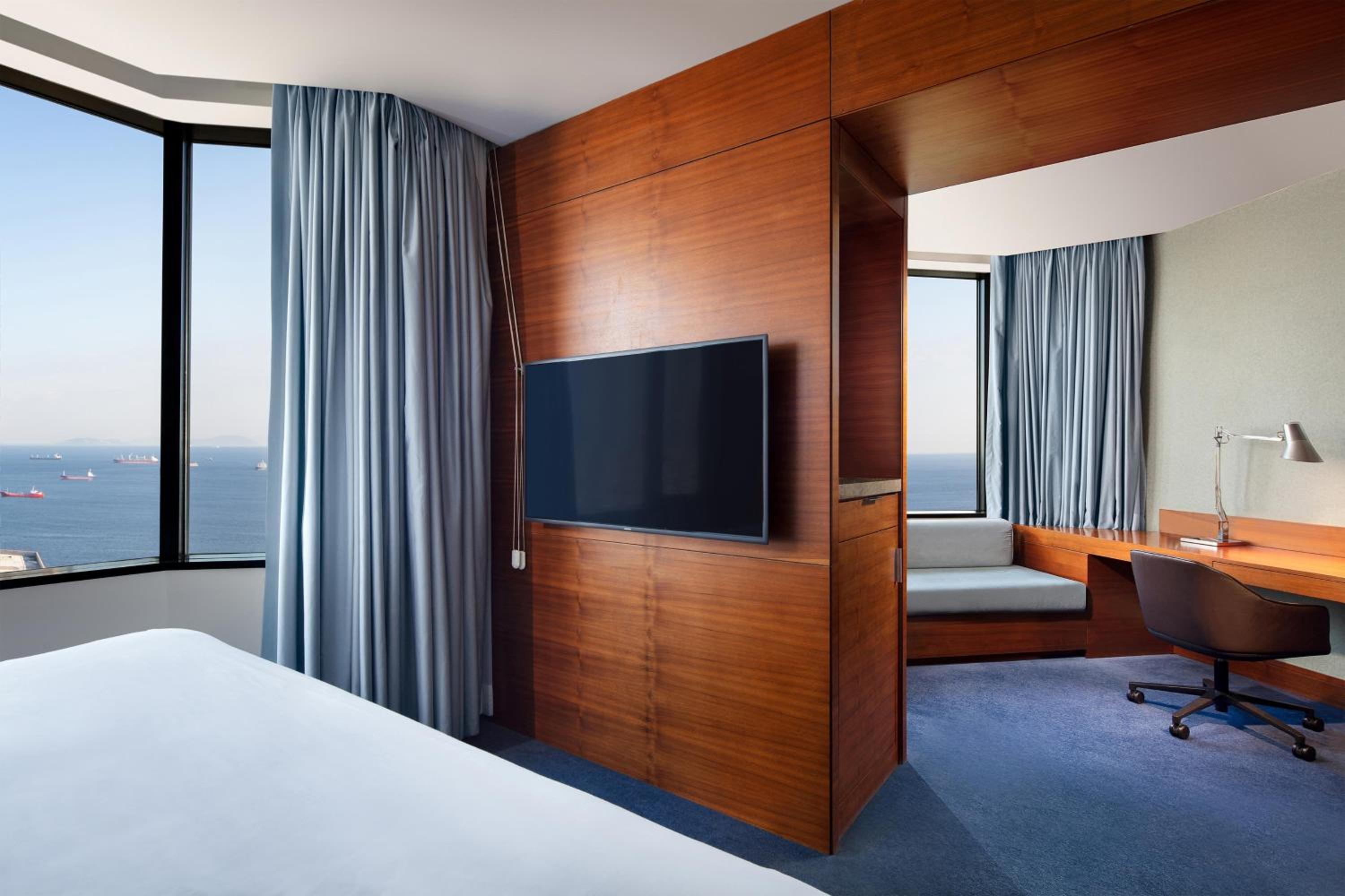 Superior King Room with Sea View