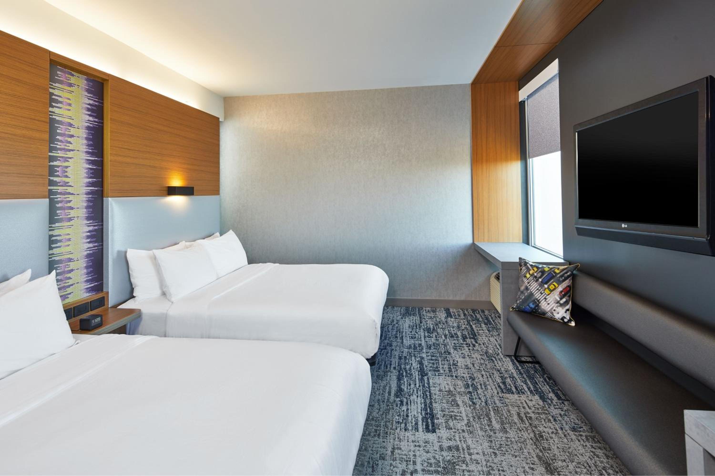 Aloft, Guest room, 2 Queen - Photo 7