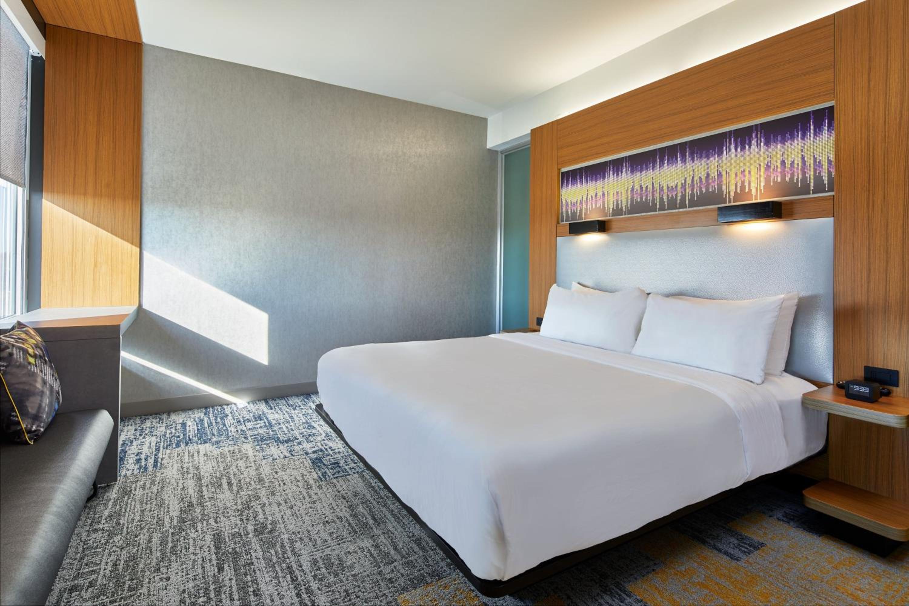 Aloft, Guest room, 1 King - Photo 7