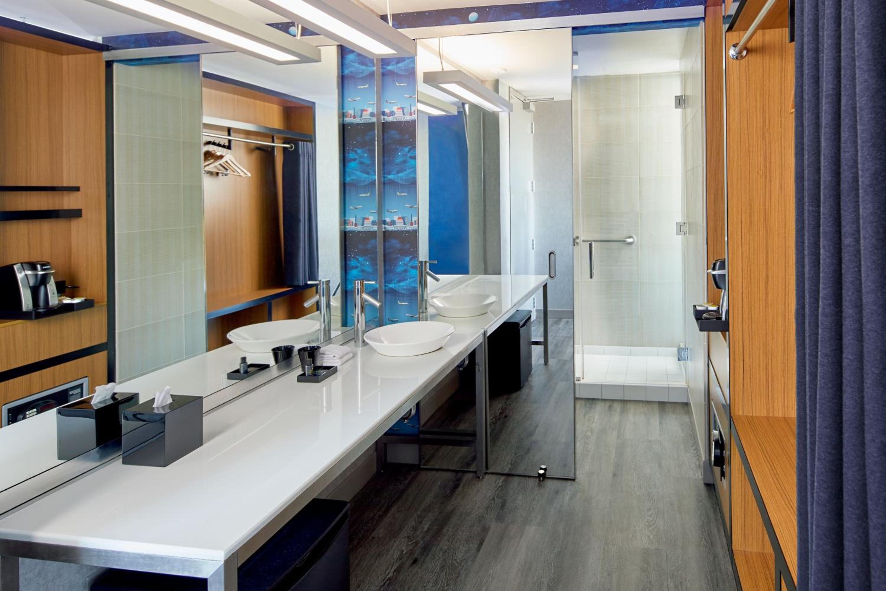 Aloft, Guest room, 2 Queen - Photo 2