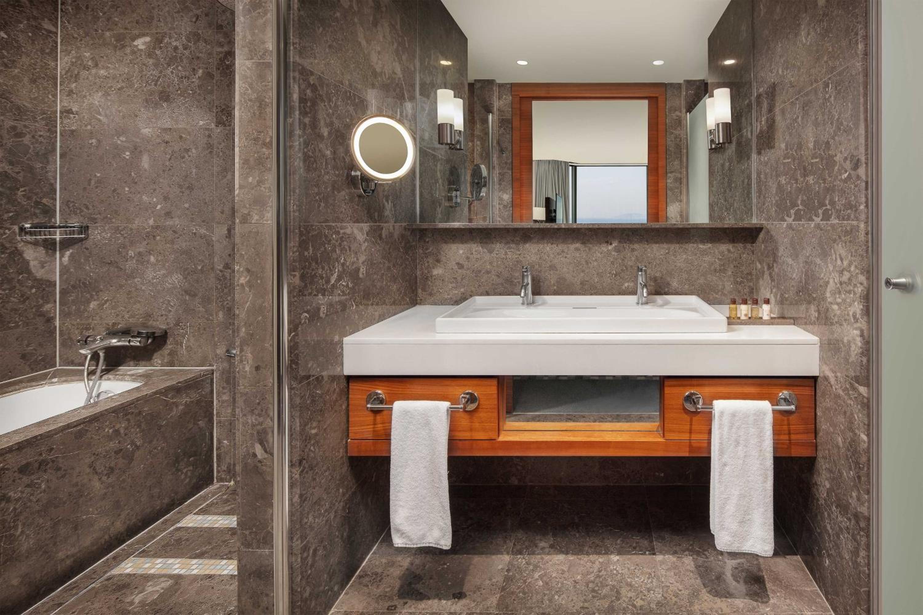 Premium King Room with Sea View