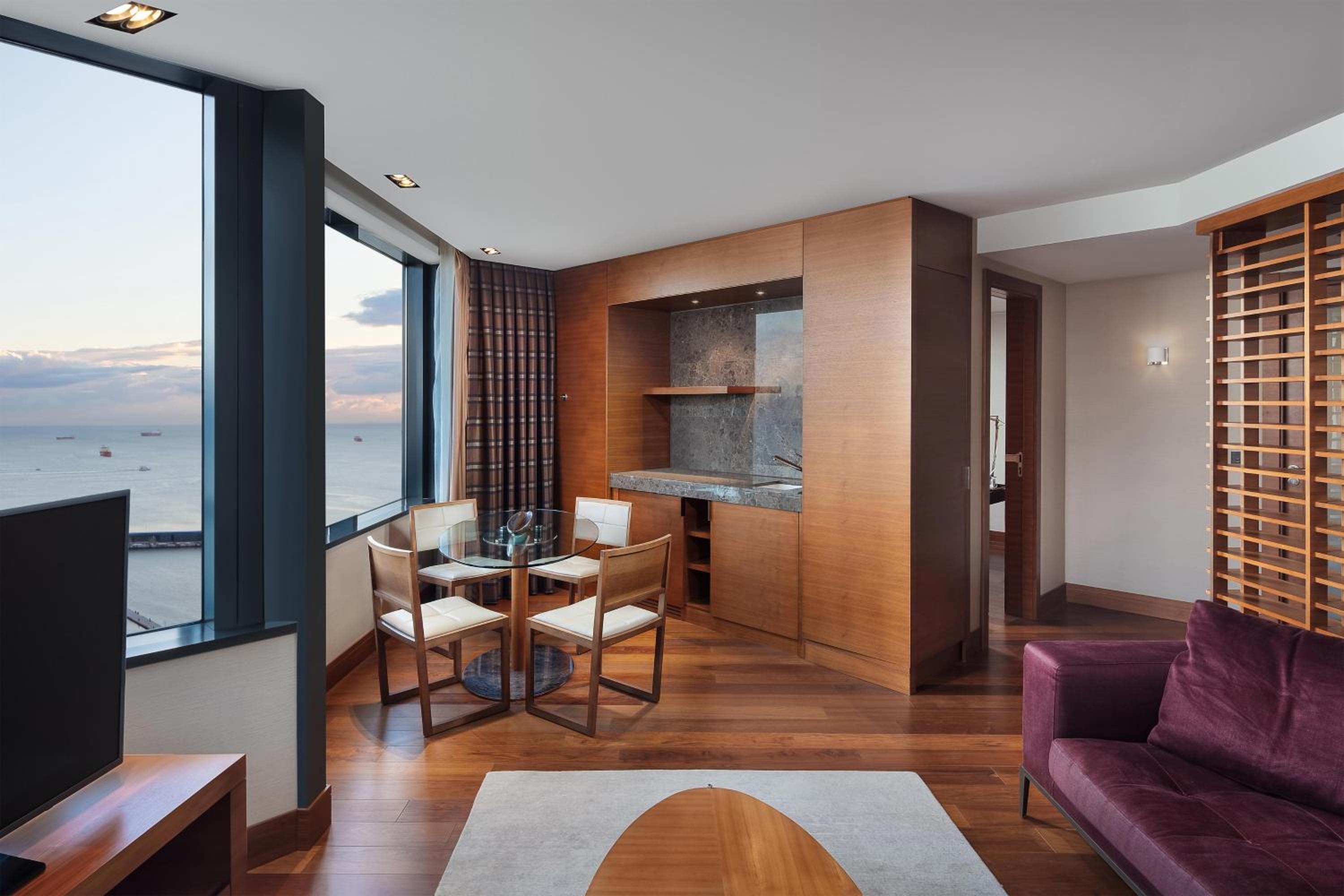 Executive Suite Club Lounge Access and Sea View