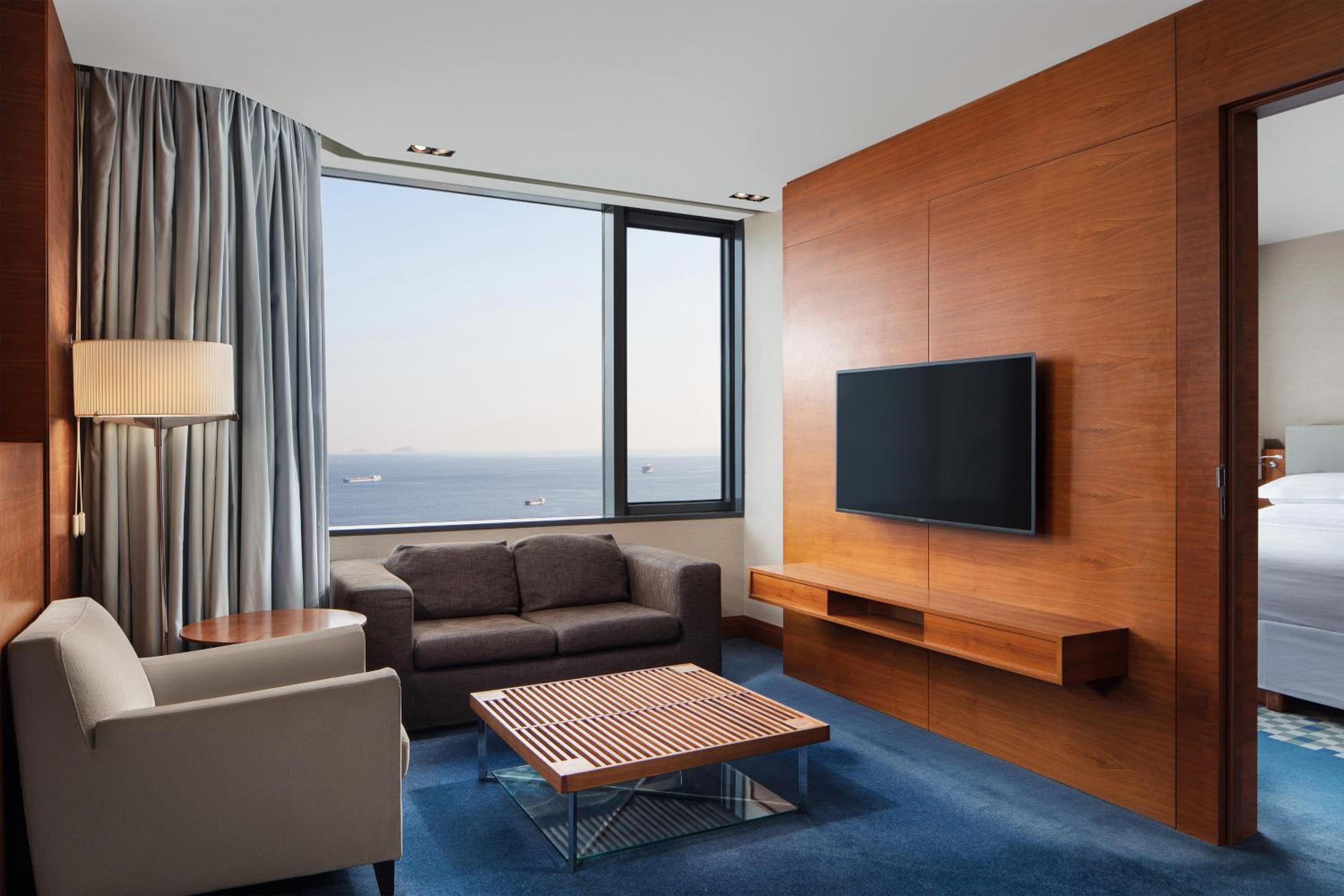 Junior Suite with Club Lounge Access and Sea View