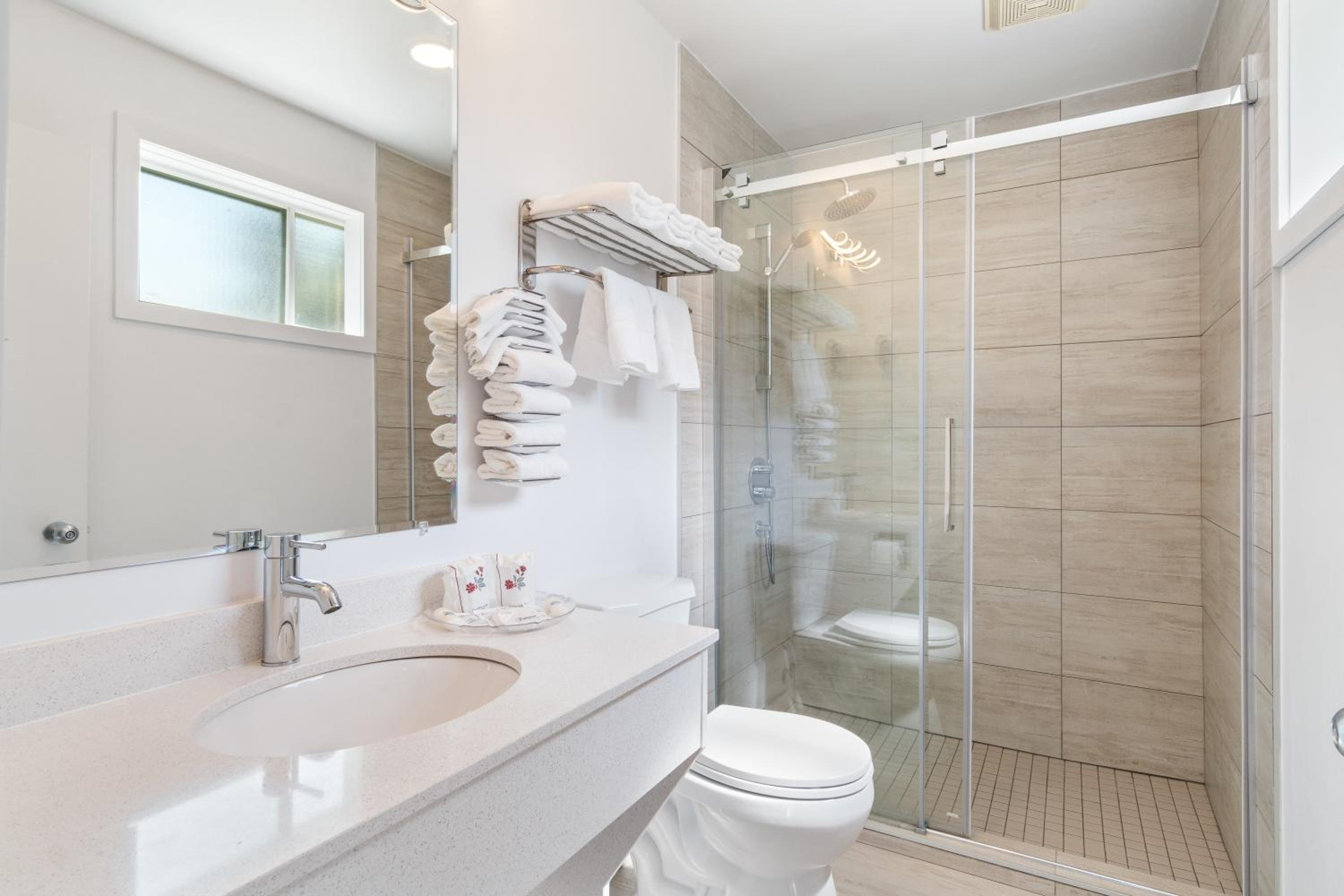 Superior King Room - King Bed with Double Whirlpool Bath and Fireplace photo 2
