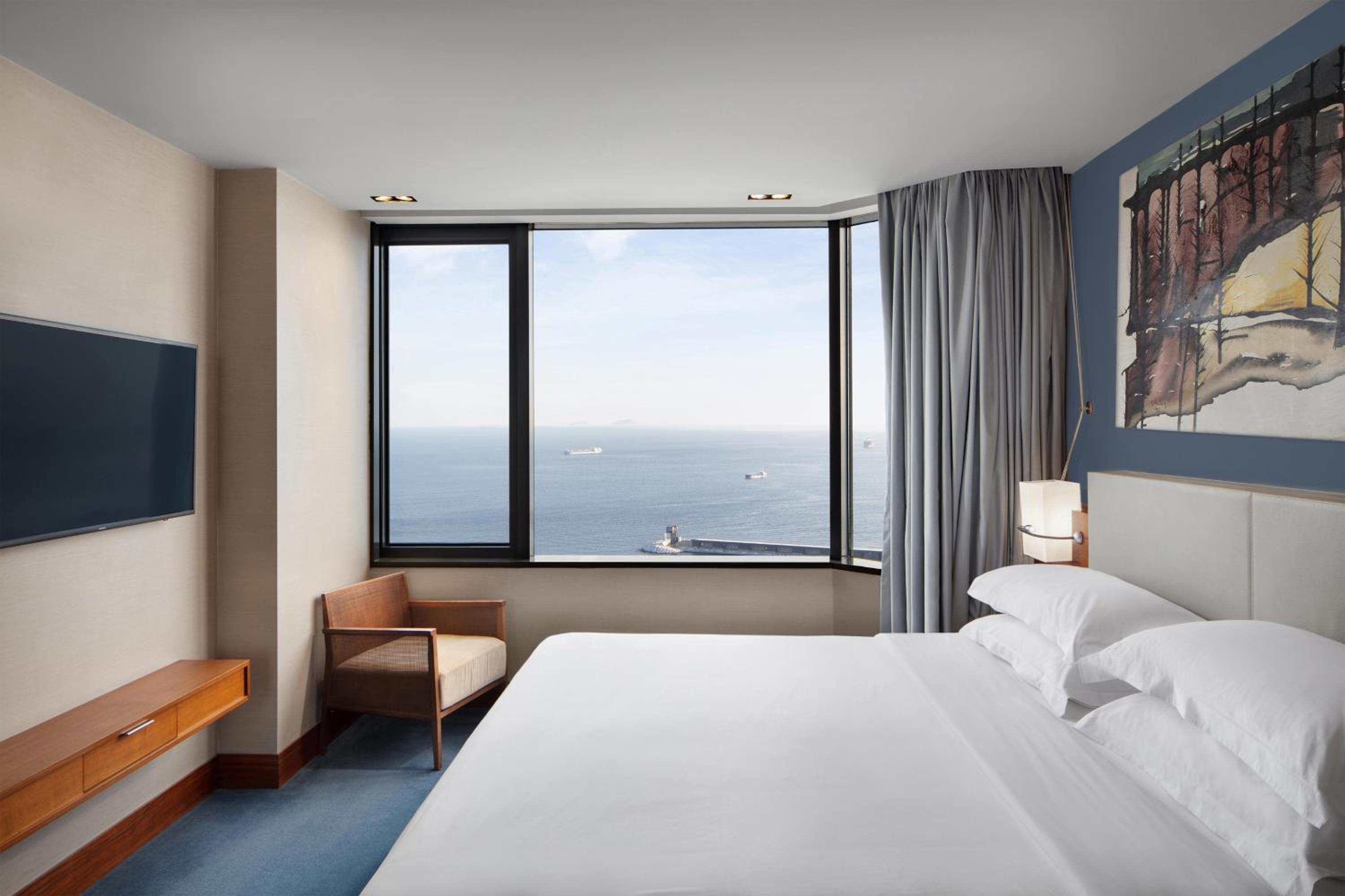 Junior Suite with Club Lounge Access and Sea View