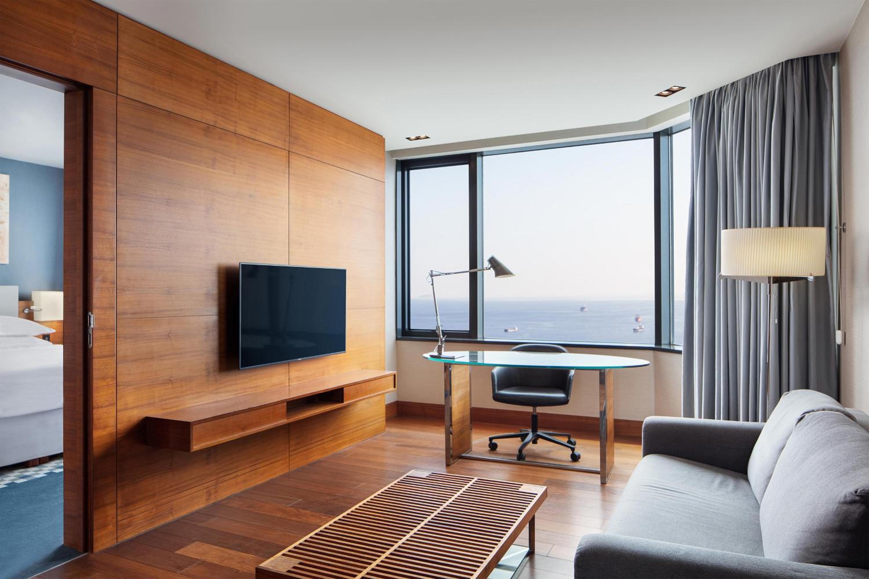 Club Suite with Club Lounge Access and Sea View