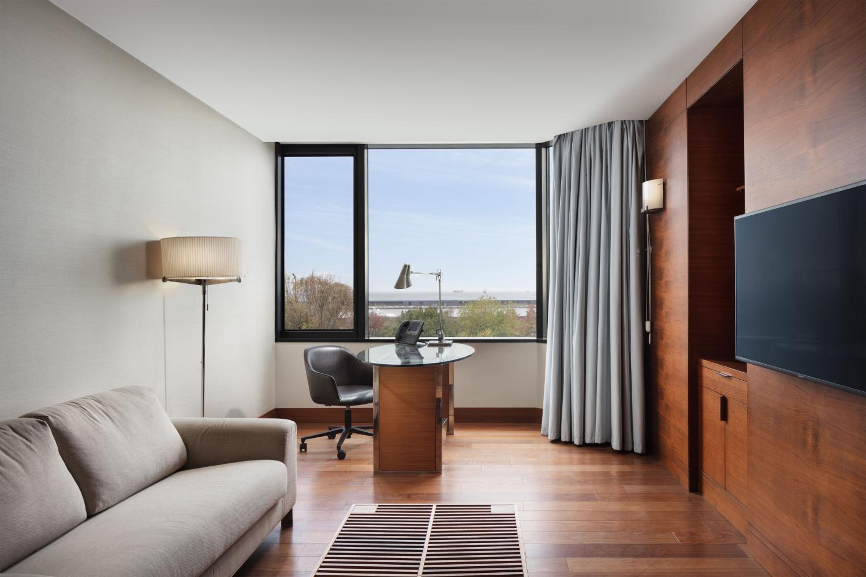 Park Suite with Club Lounge Access and Sea View