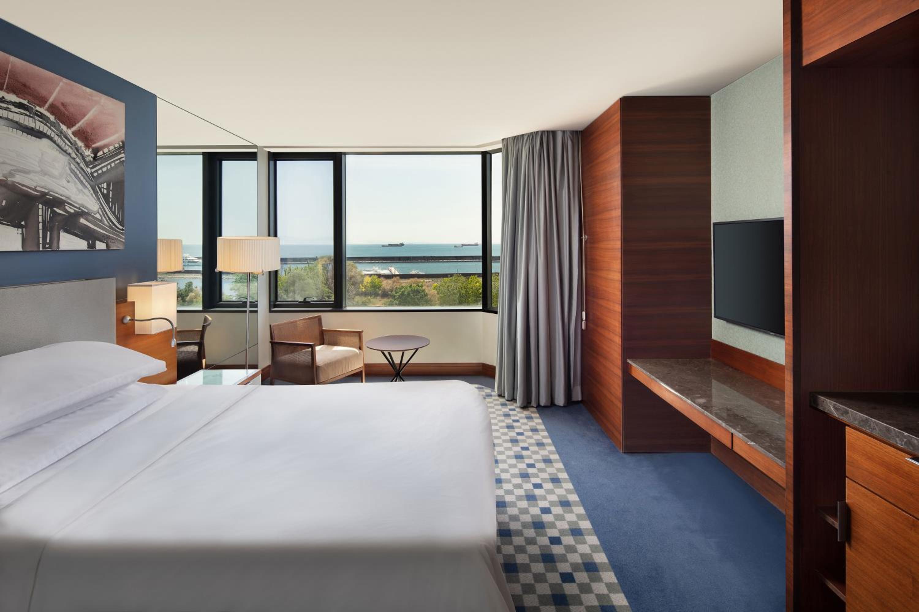 Deluxe King Room with Sea View