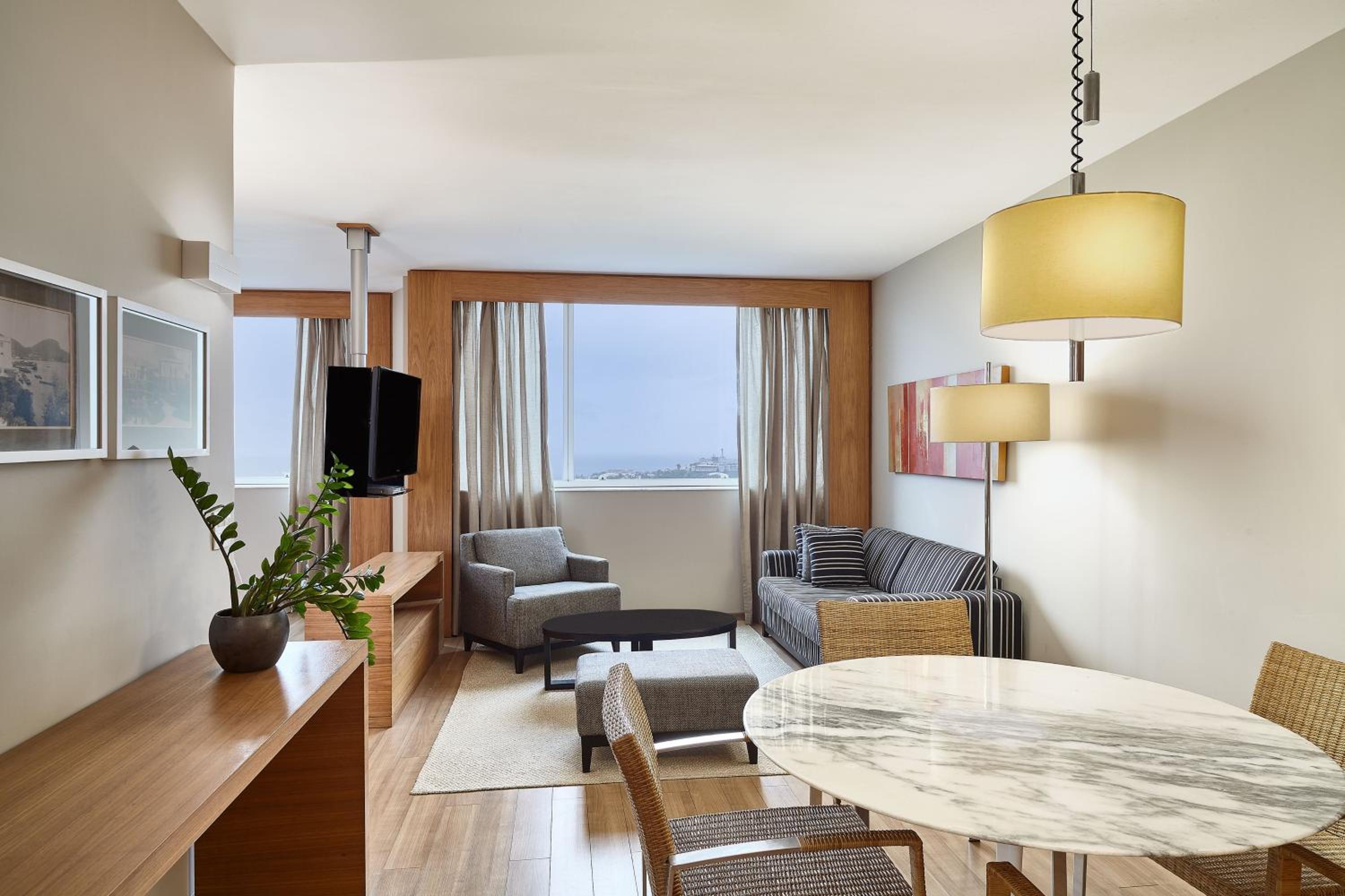 Classic Room, 1 King Bed, Ocean View (Low Floor)