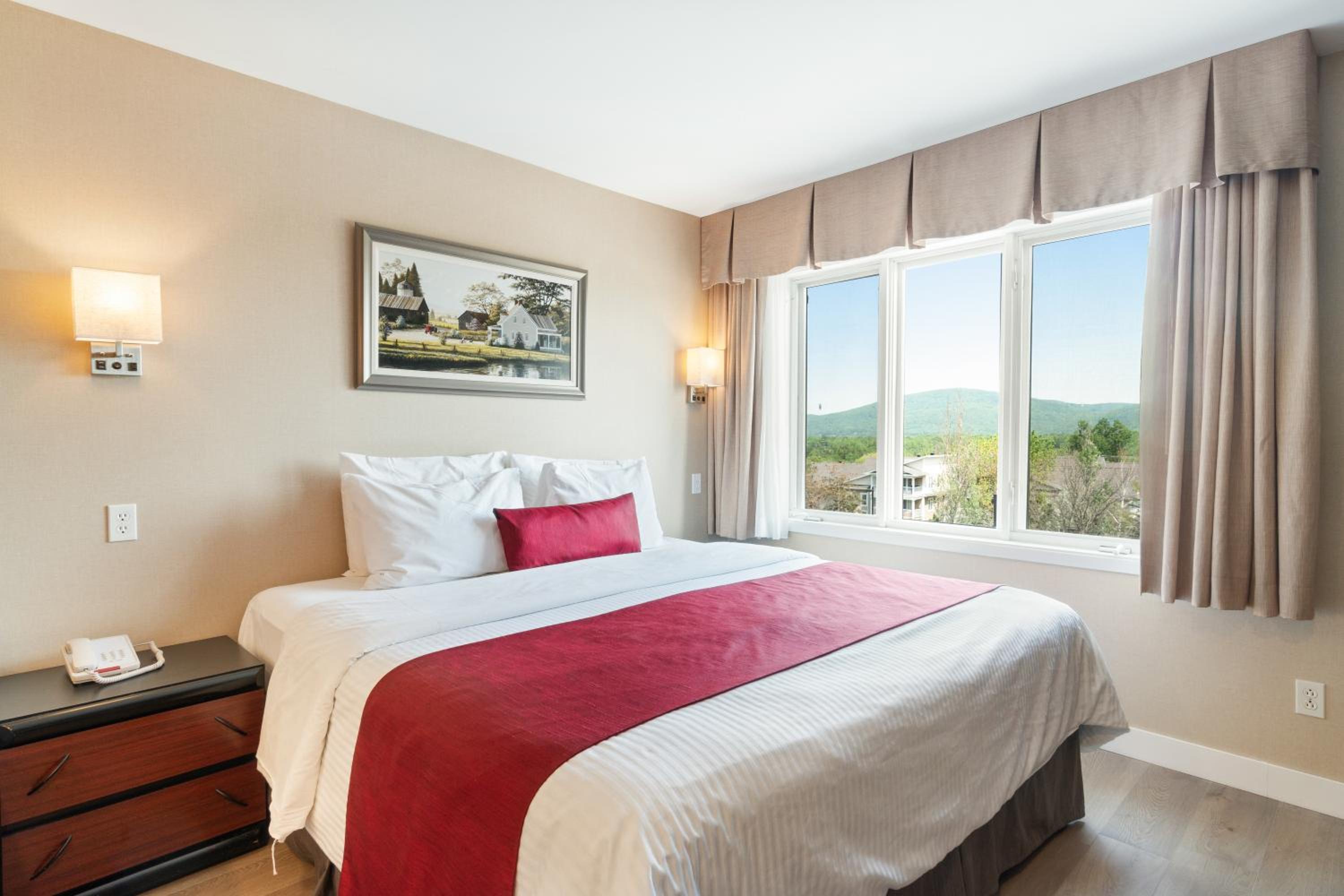 Deluxe King Room - King Bed and Sofa Bed with Double Spa Bath and Fireplace photo 3