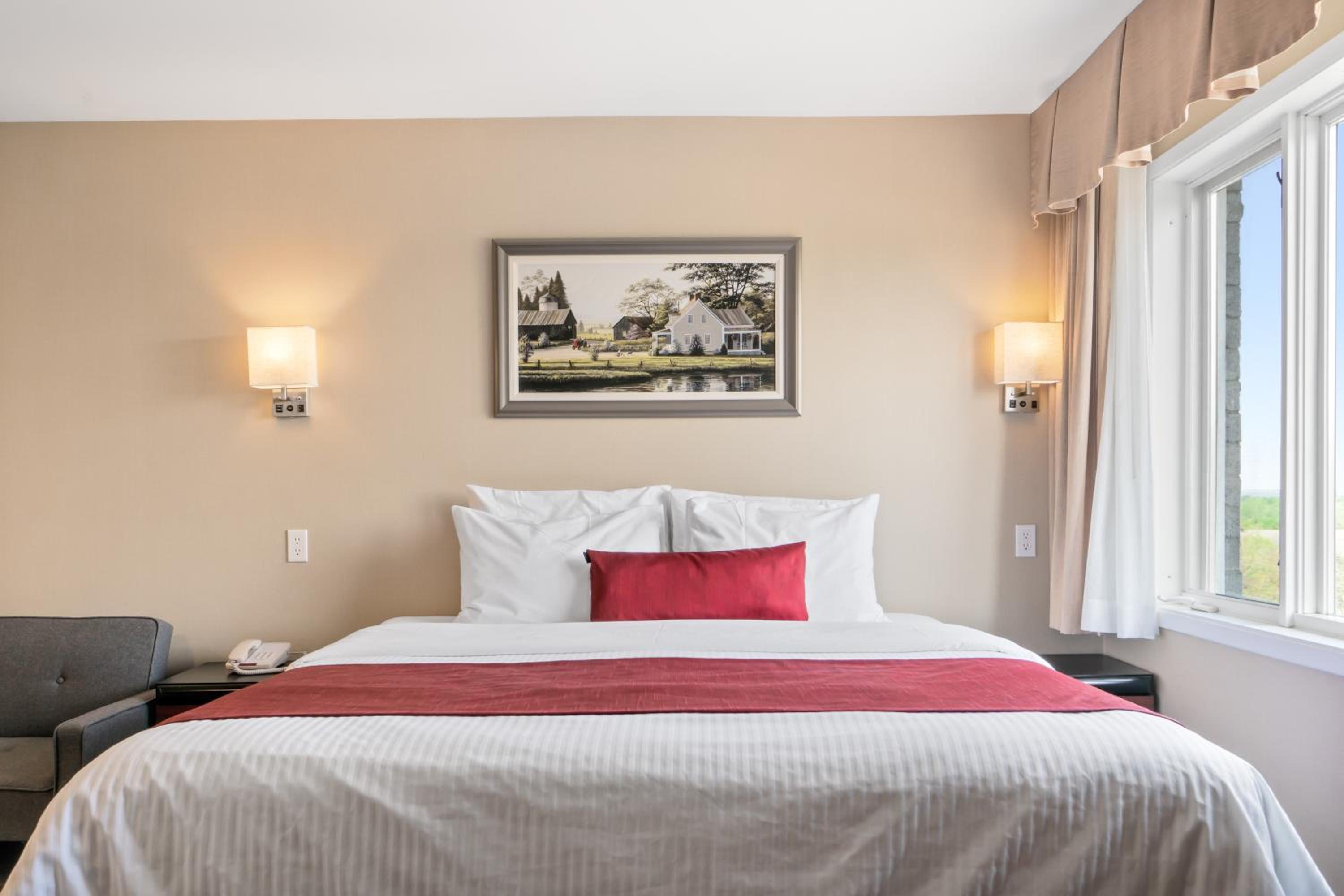Deluxe King Room - King Bed and Sofa Bed with Double Spa Bath and Fireplace photo 2