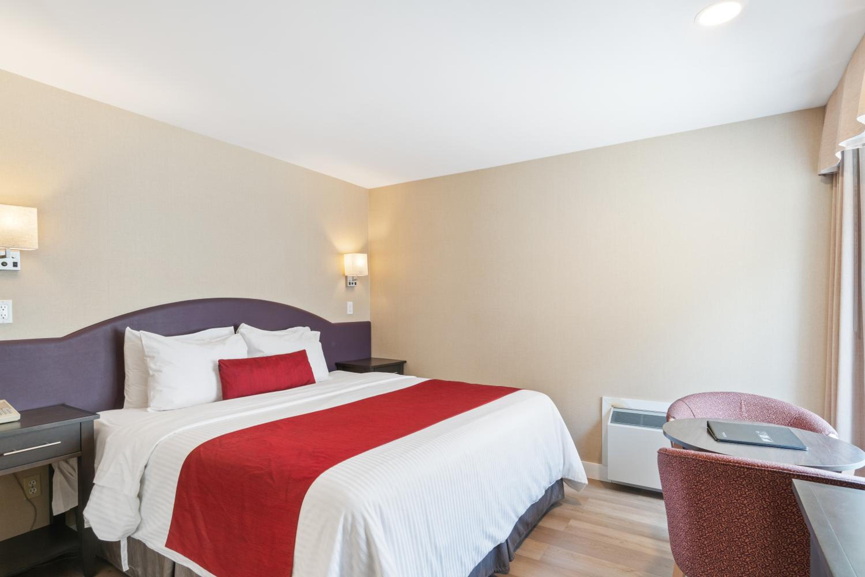 Superior King Room - King Bed with Double Spa Bath and Fireplace photo 3