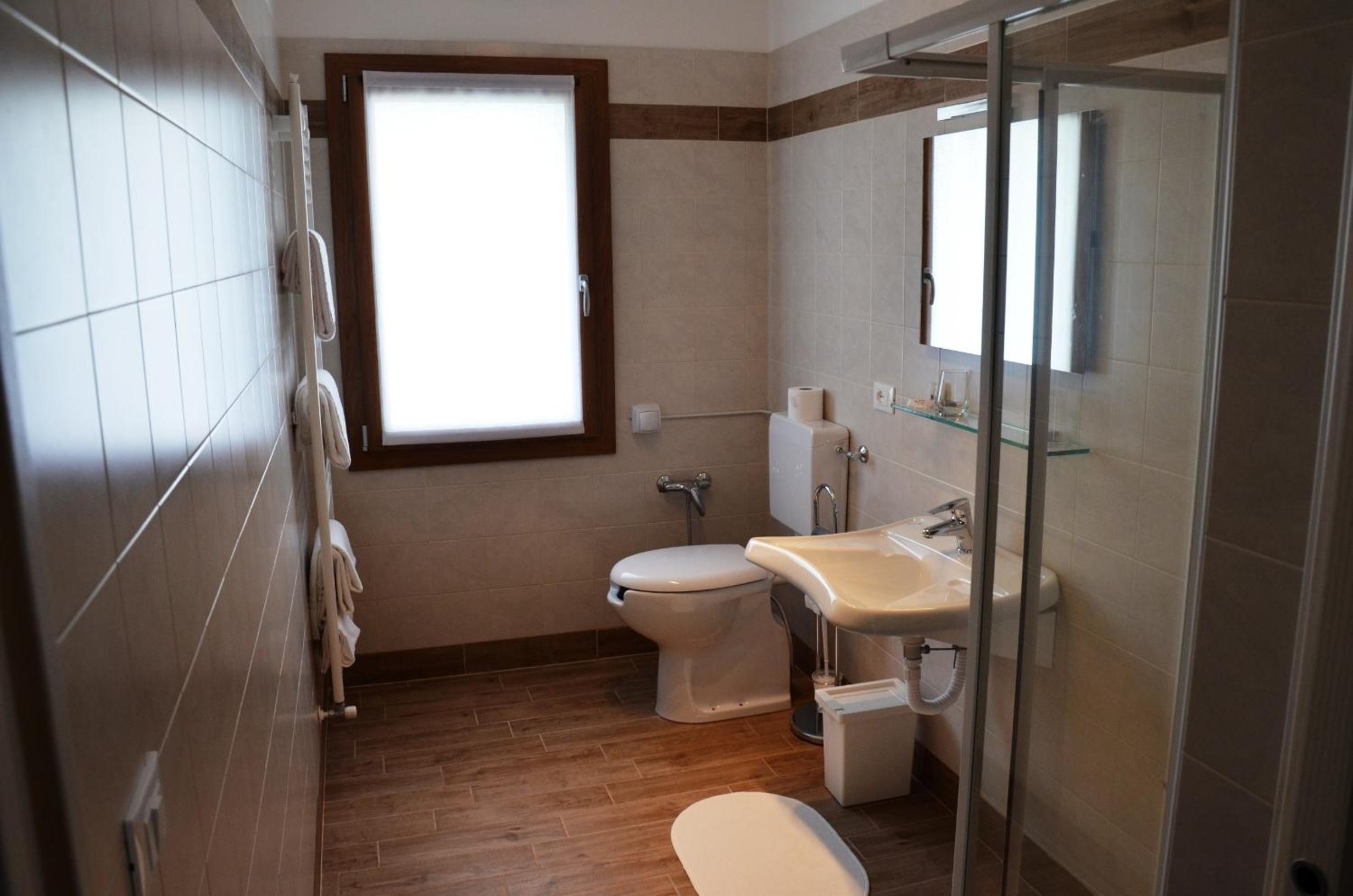 Double Room - Photo 4