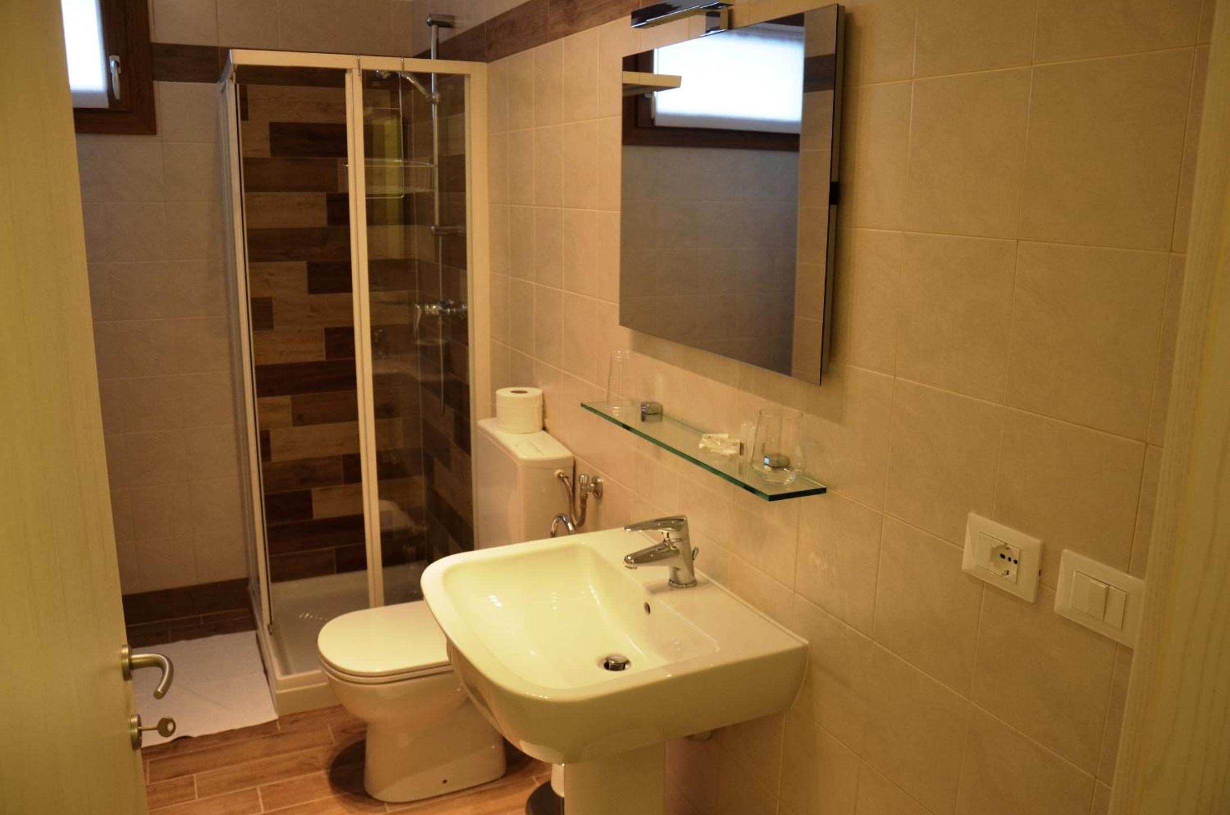 Twin Room - Photo 2