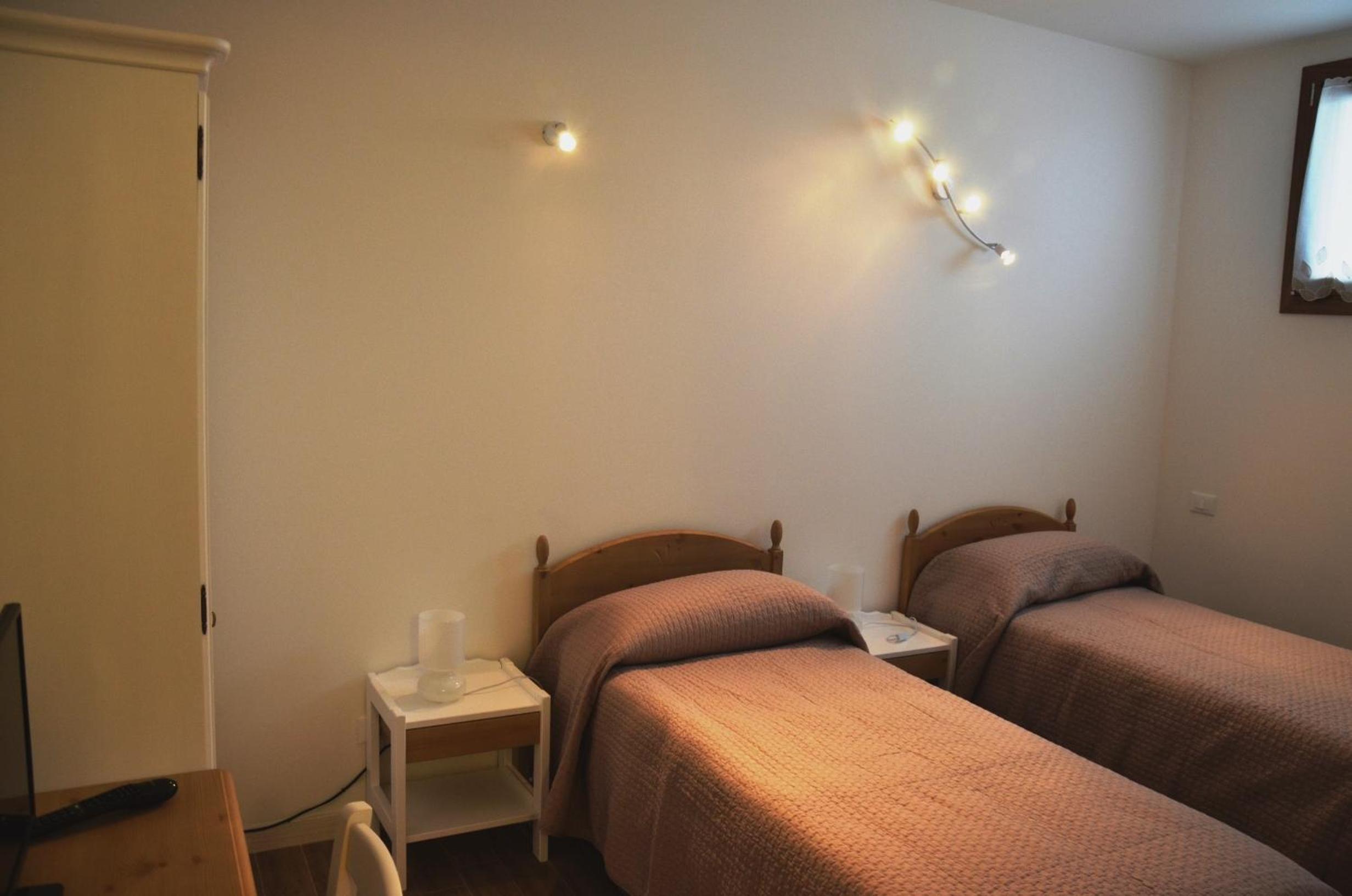 Twin Room - Photo 4