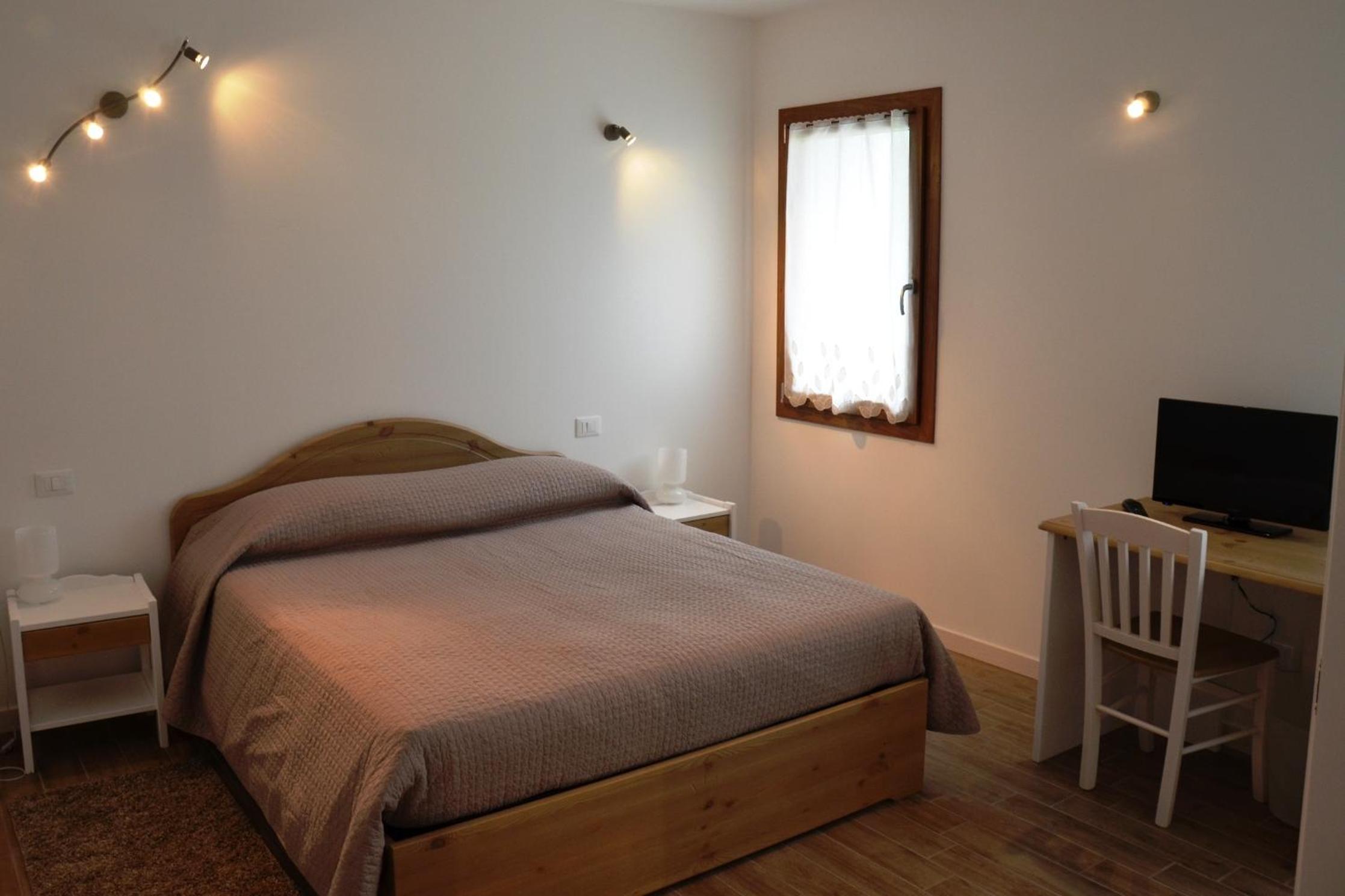 Double Room - Photo 5