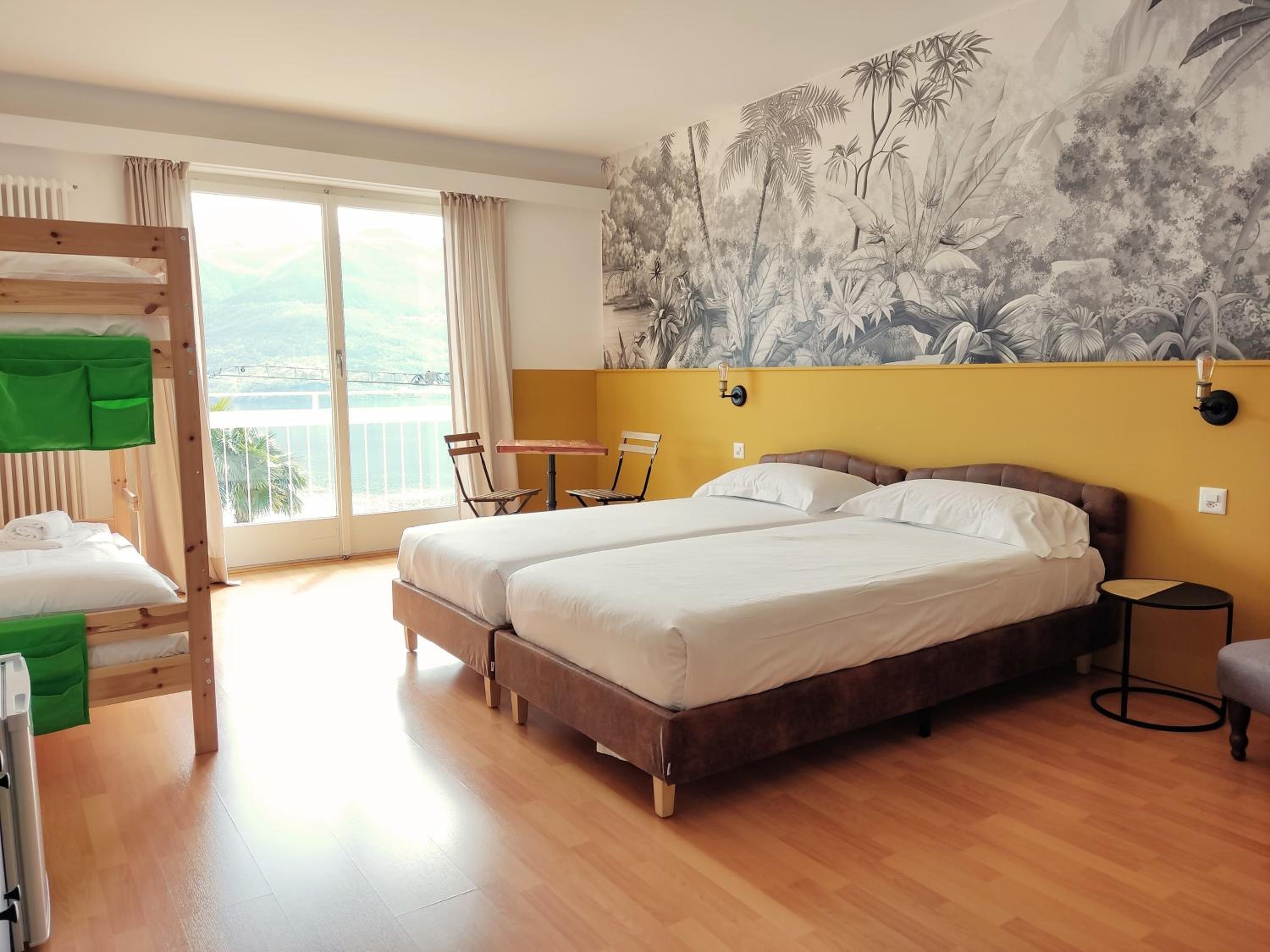 Quadruple Room with Lake View - Photo 3