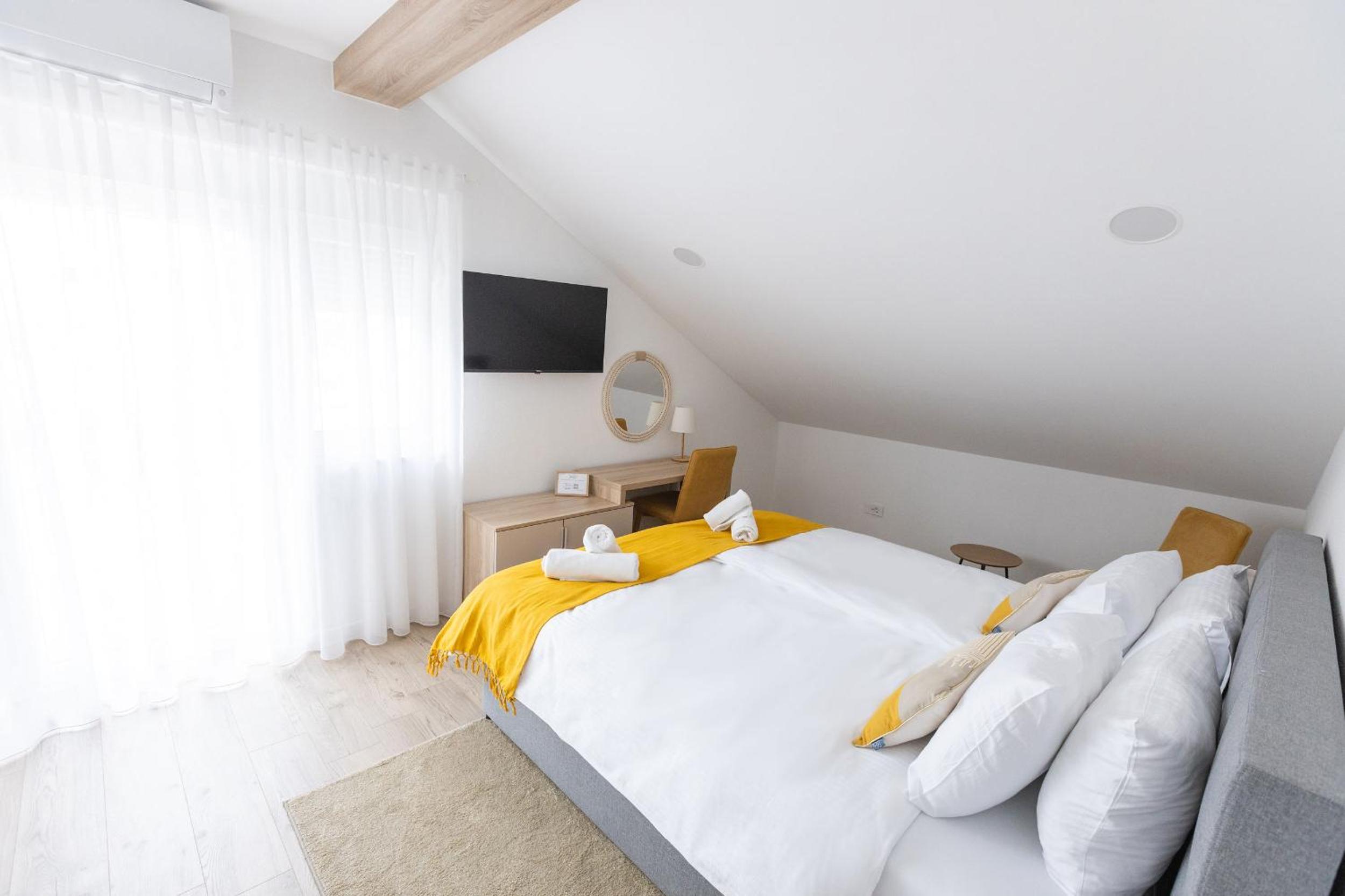 Queen Room with Balcony photo 3