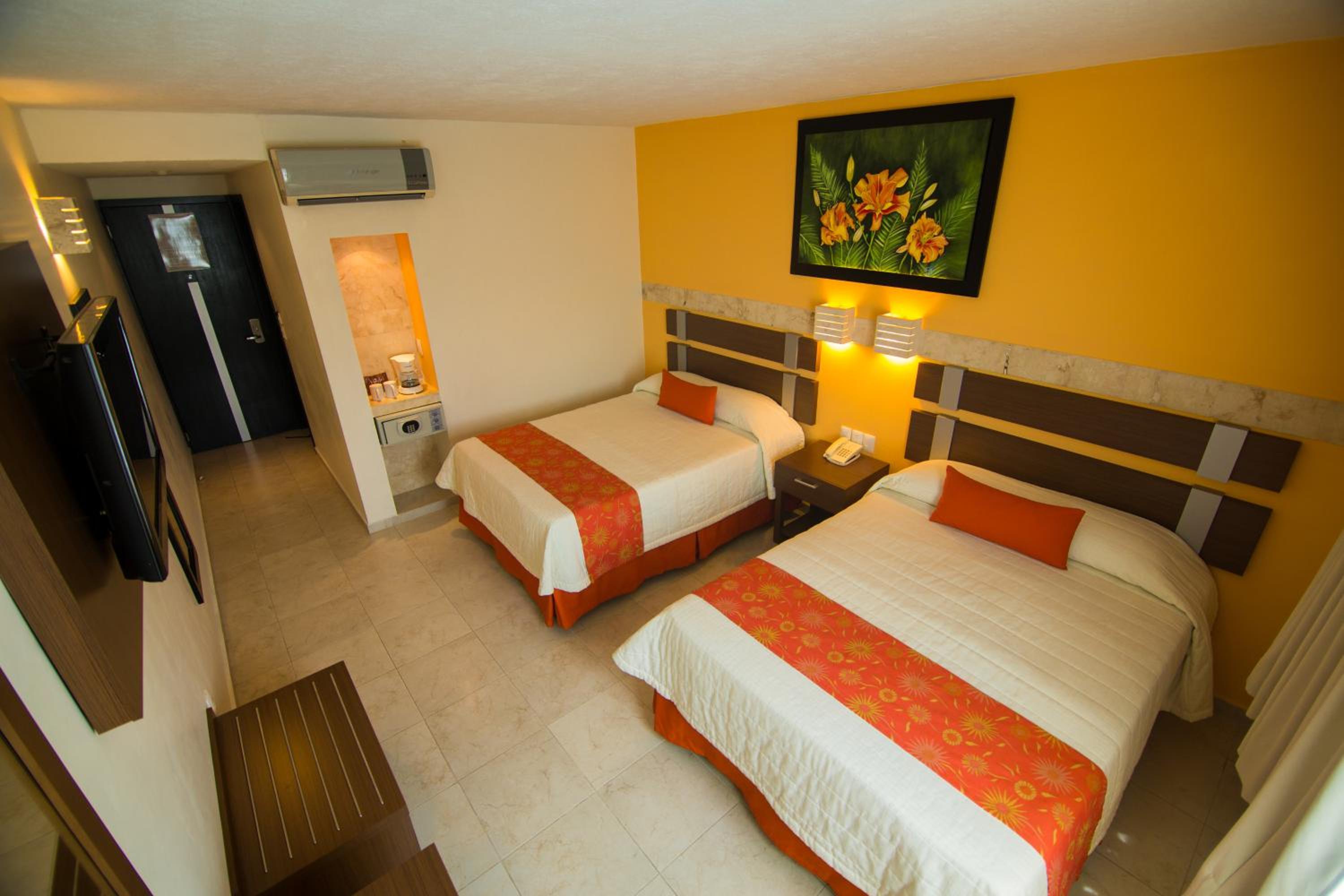 Twin Room with City View - Photo 1