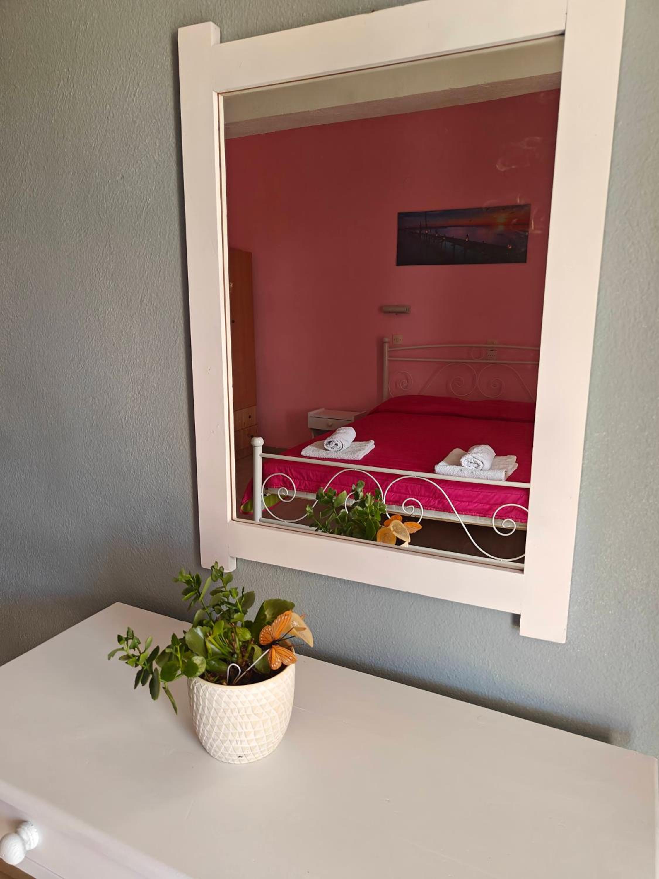 Double Room with Pool View - Photo 6