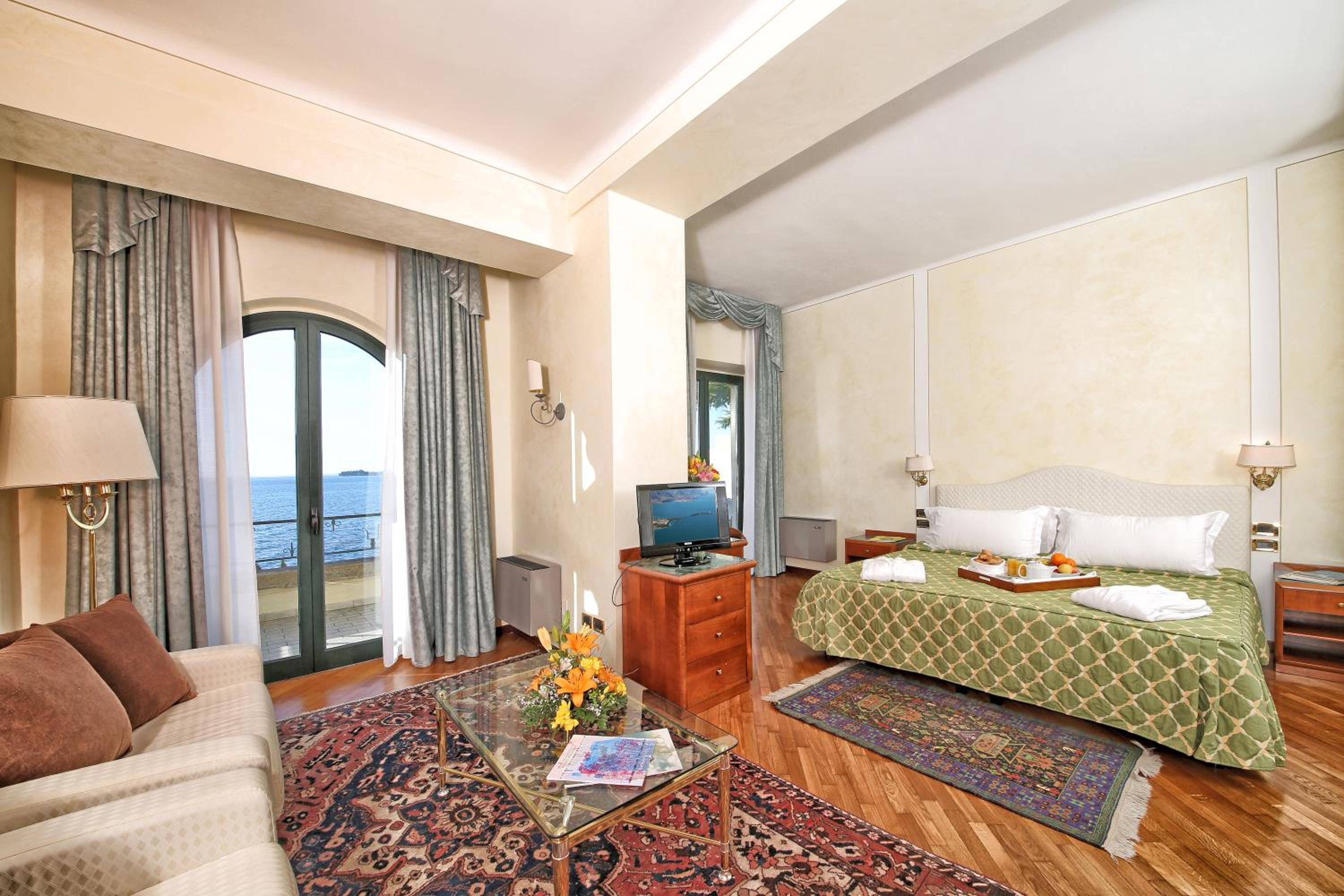 Junior Suite with Lake View