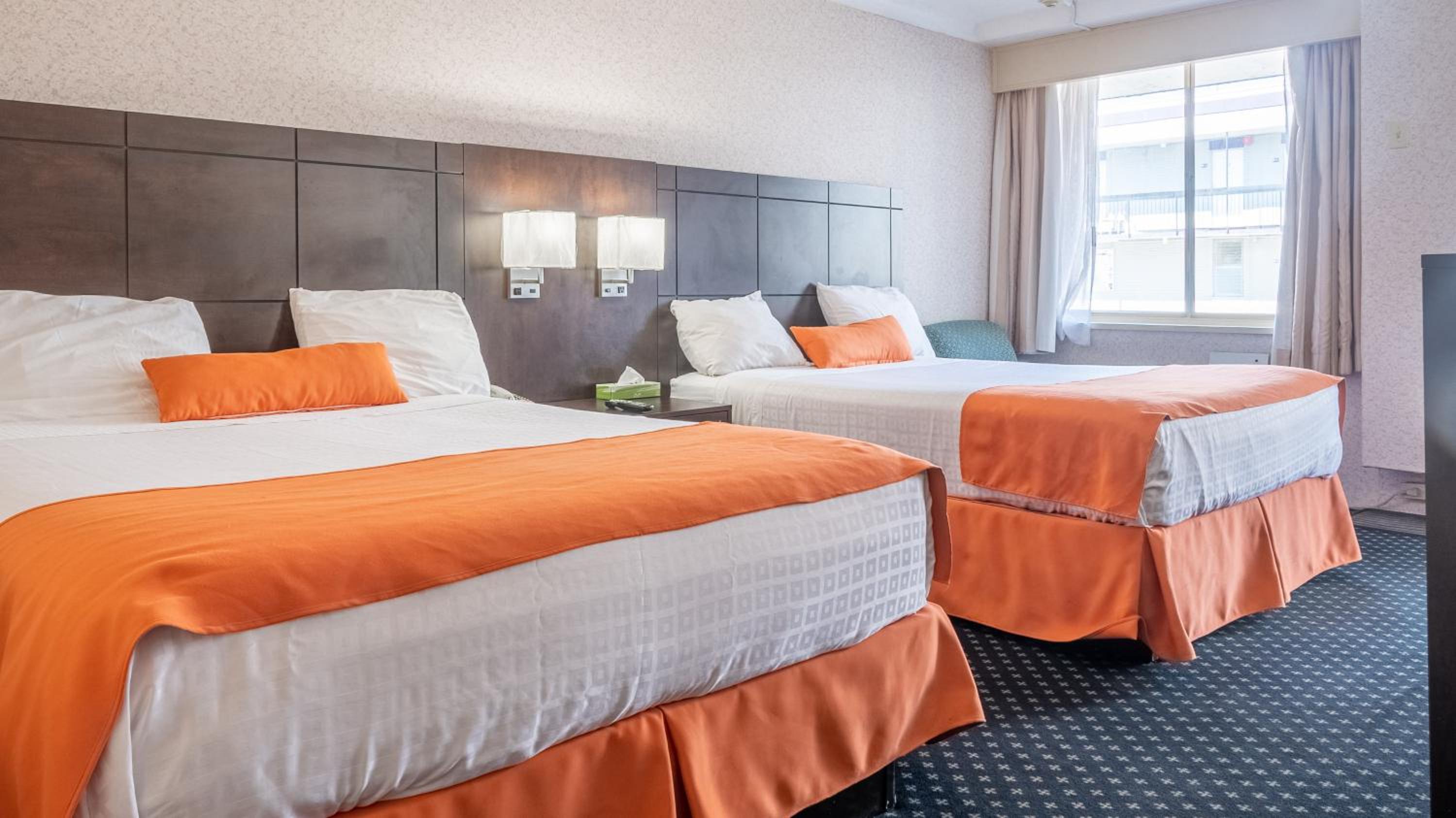 Queen Room with Two Queen Beds - Non-Smoking photo 1