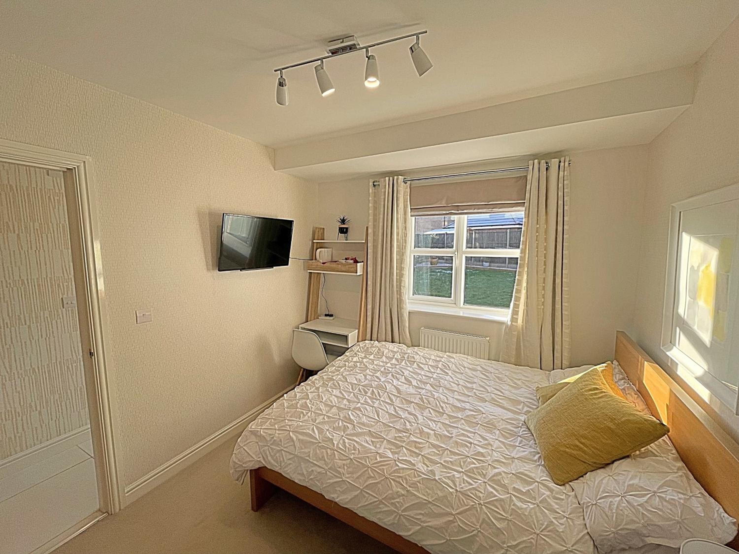 One-Bedroom Apartment photo 3