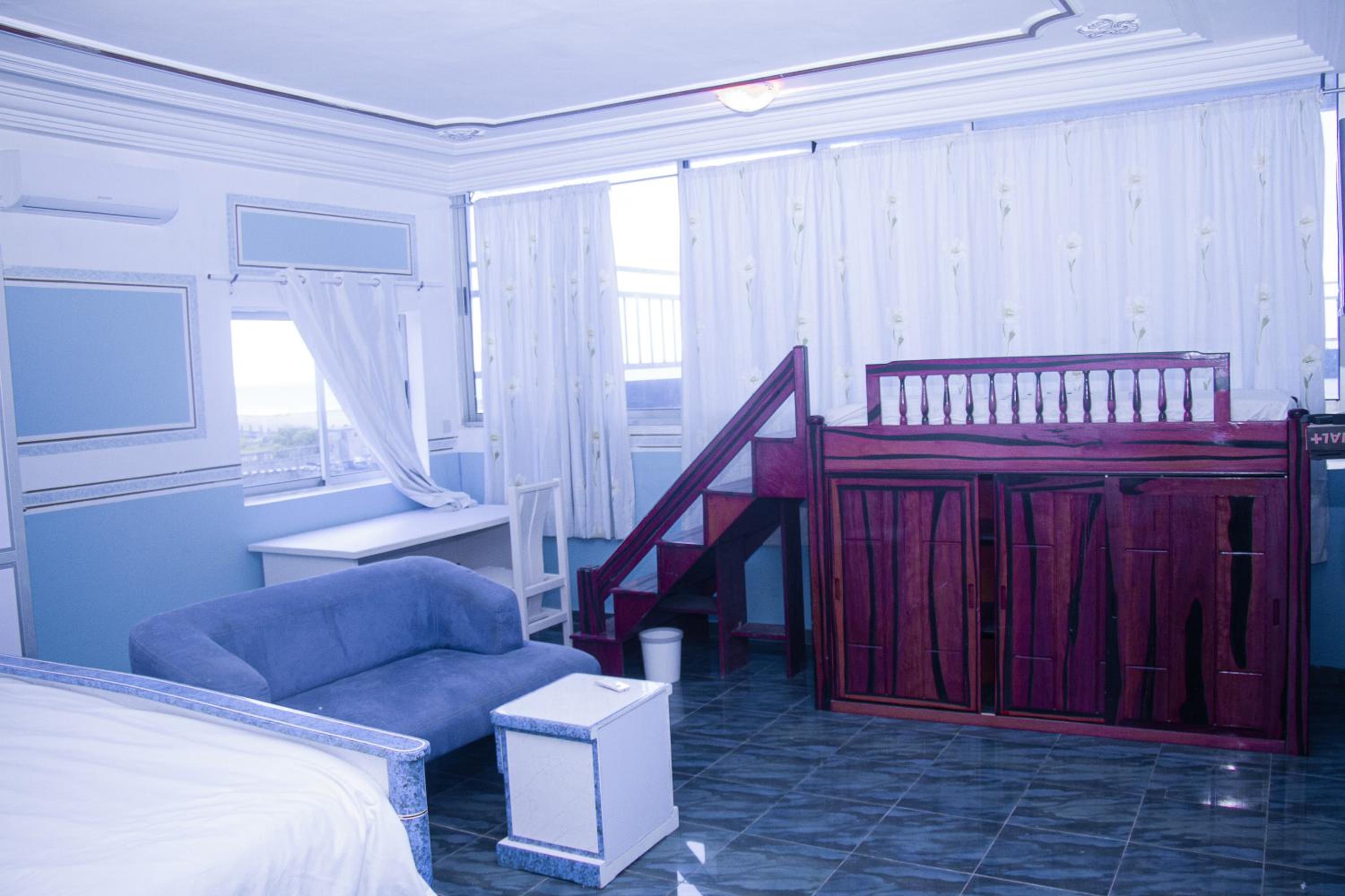 Deluxe Double Room (2 Adults + 1 Child) photo 3