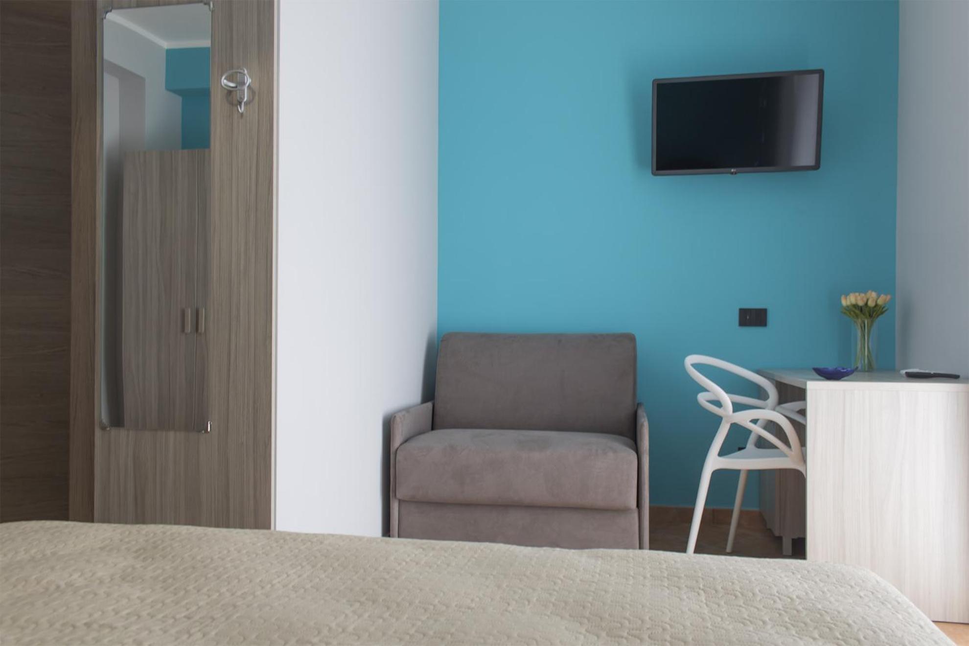 Triple Room with Private Bathroom - Photo 4