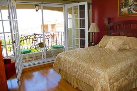 Queen Room with Balcony photo 1