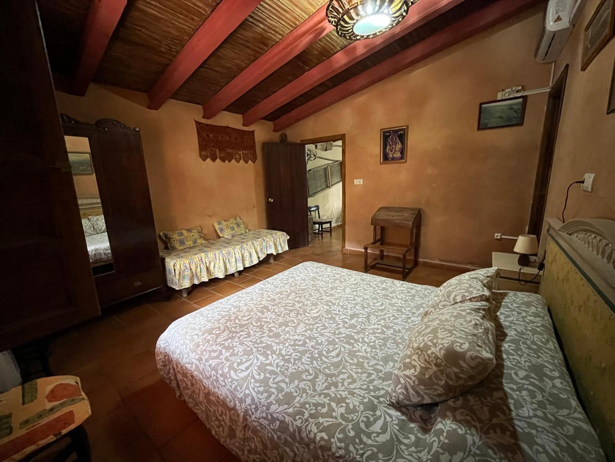 Three-Bedroom House photo 3