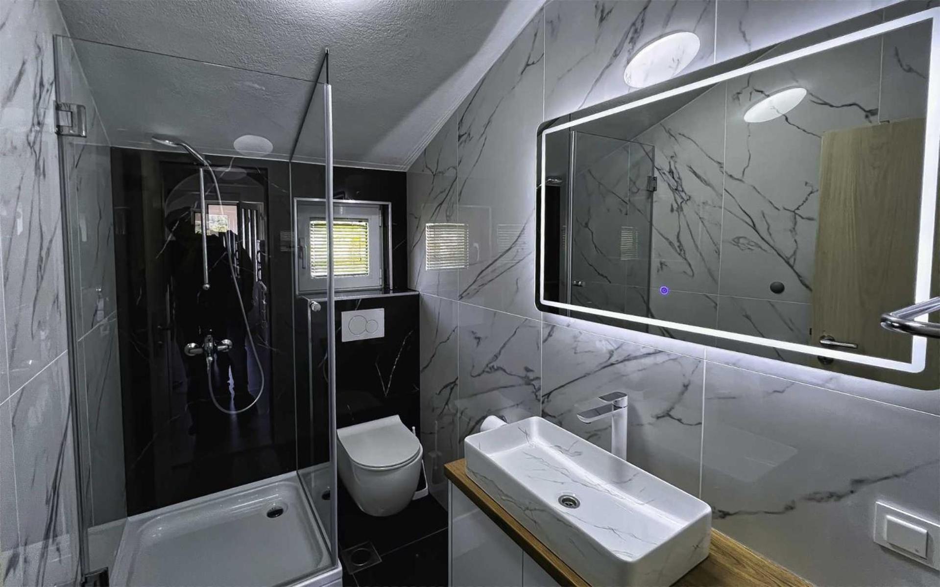 One-Bedroom Apartment with Sea View photo 2