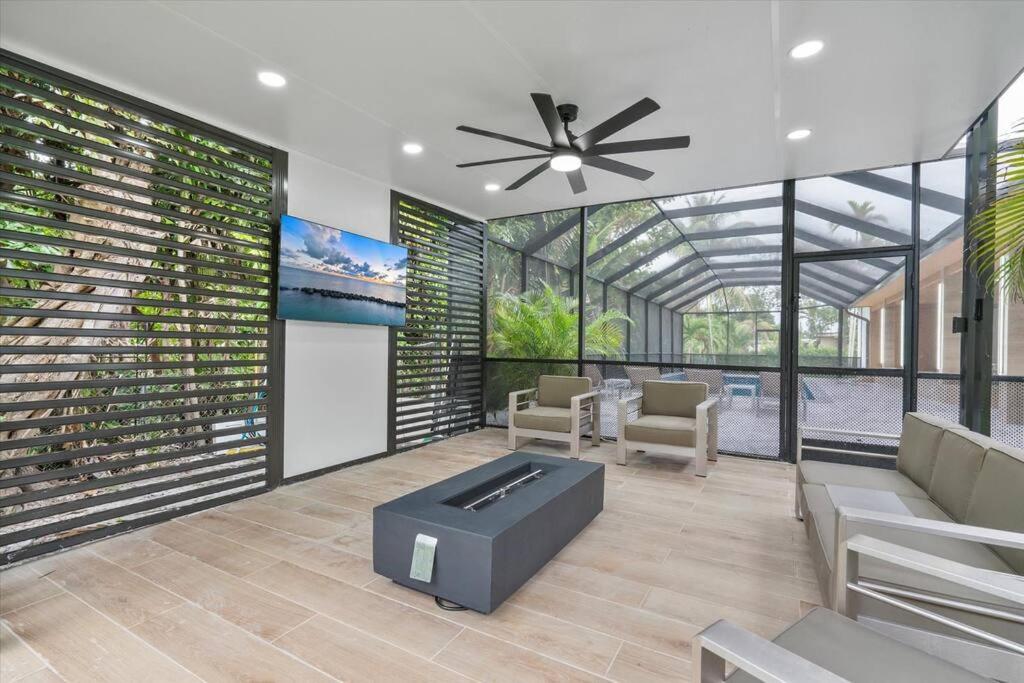 Family Room photo 2