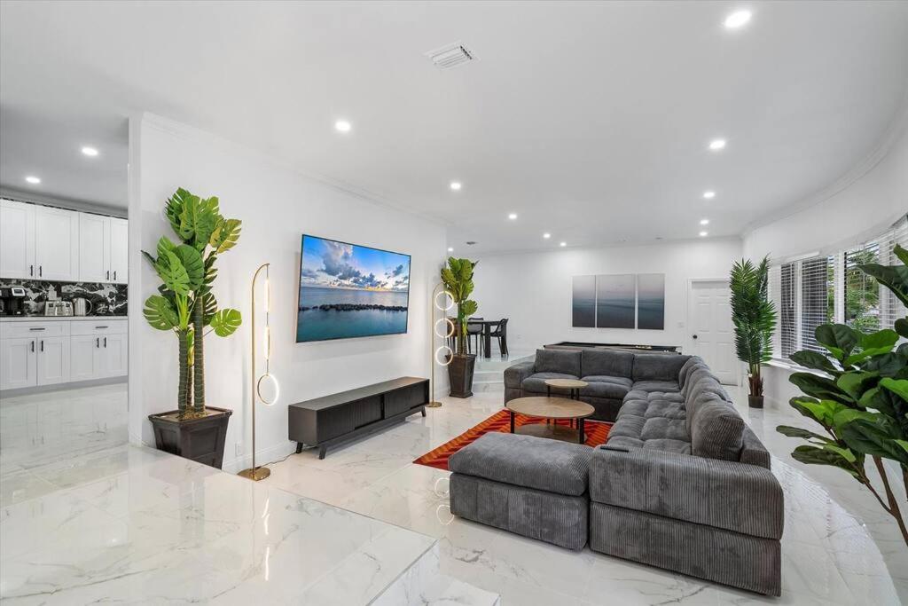 Family Room photo 1