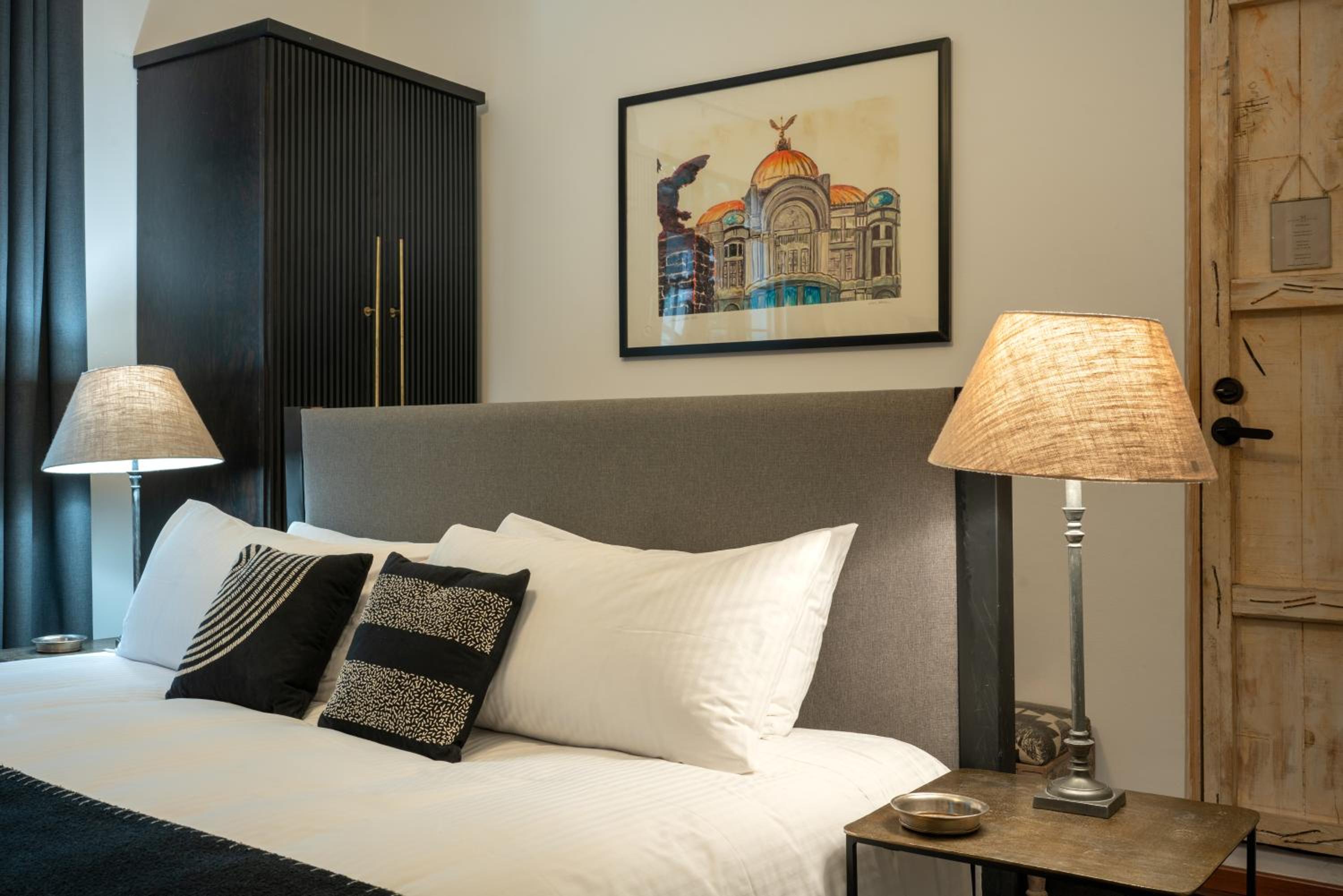 Superior Suite - Photo 22