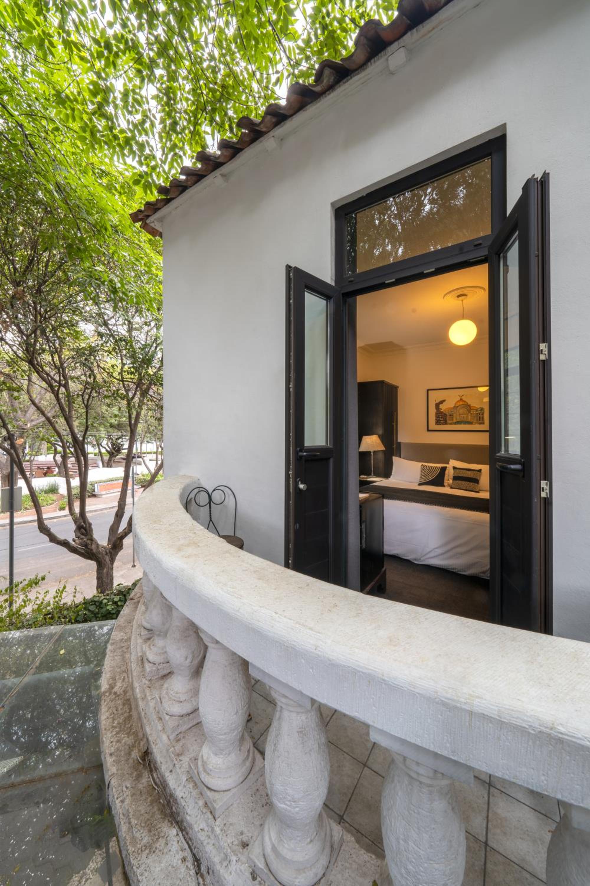 Superior Suite - Photo 11