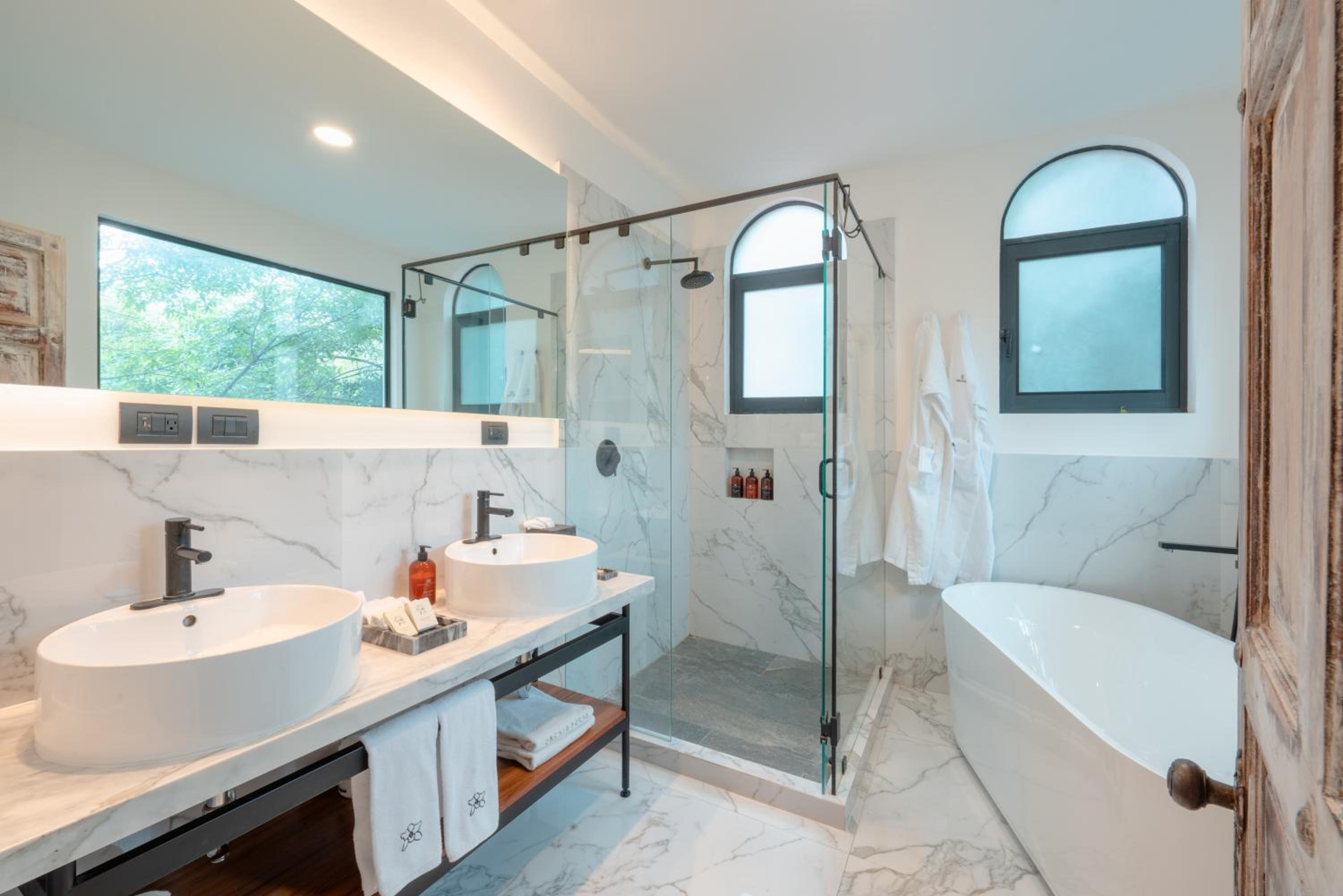 Superior Suite - Photo 7