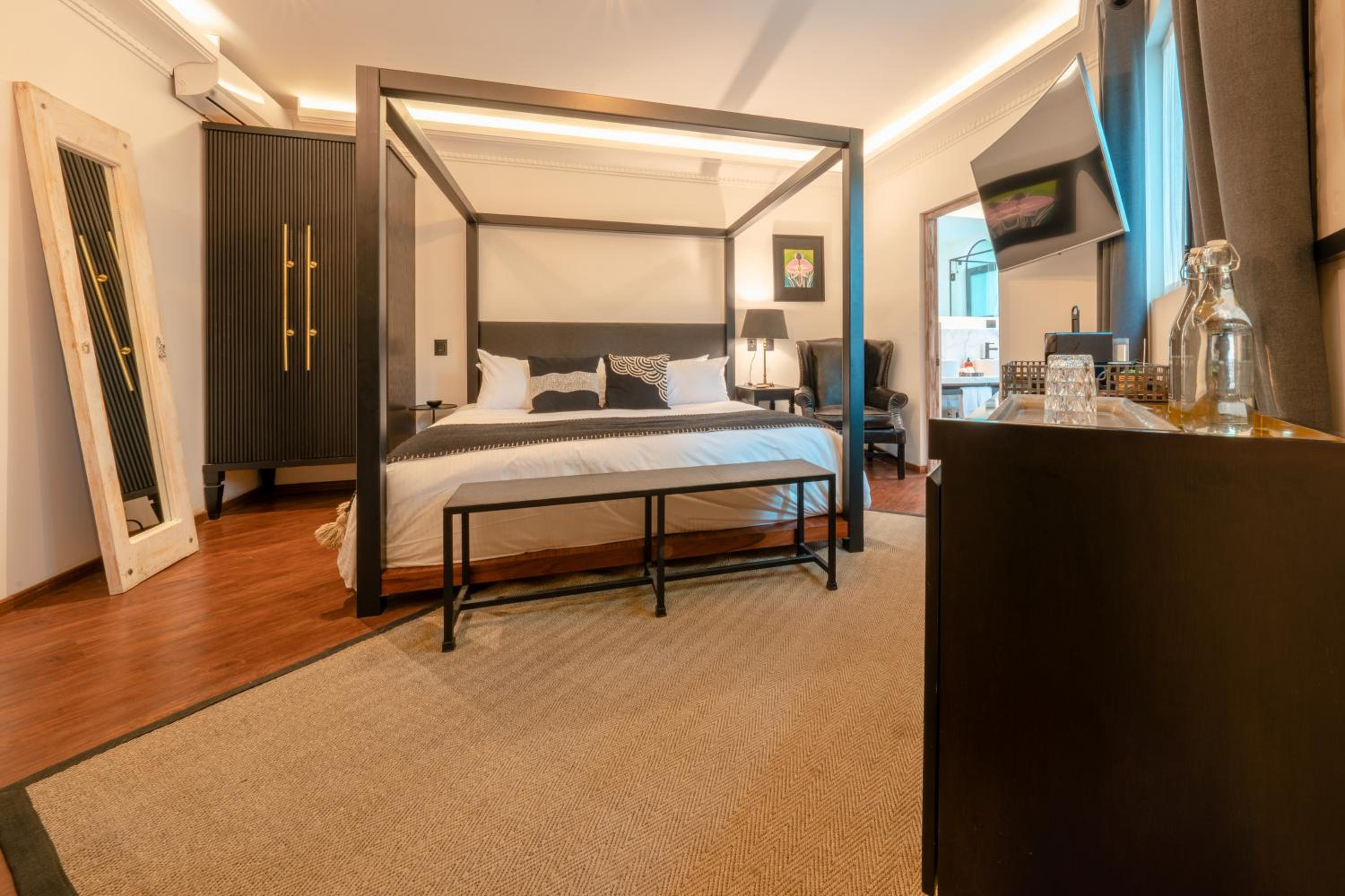 Superior Suite - Photo 50