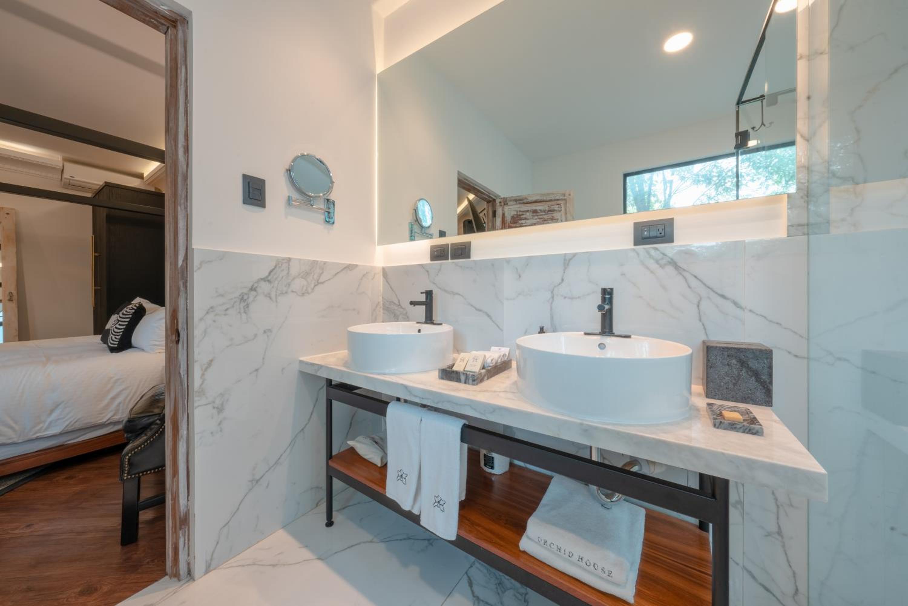 Superior Suite - Photo 5