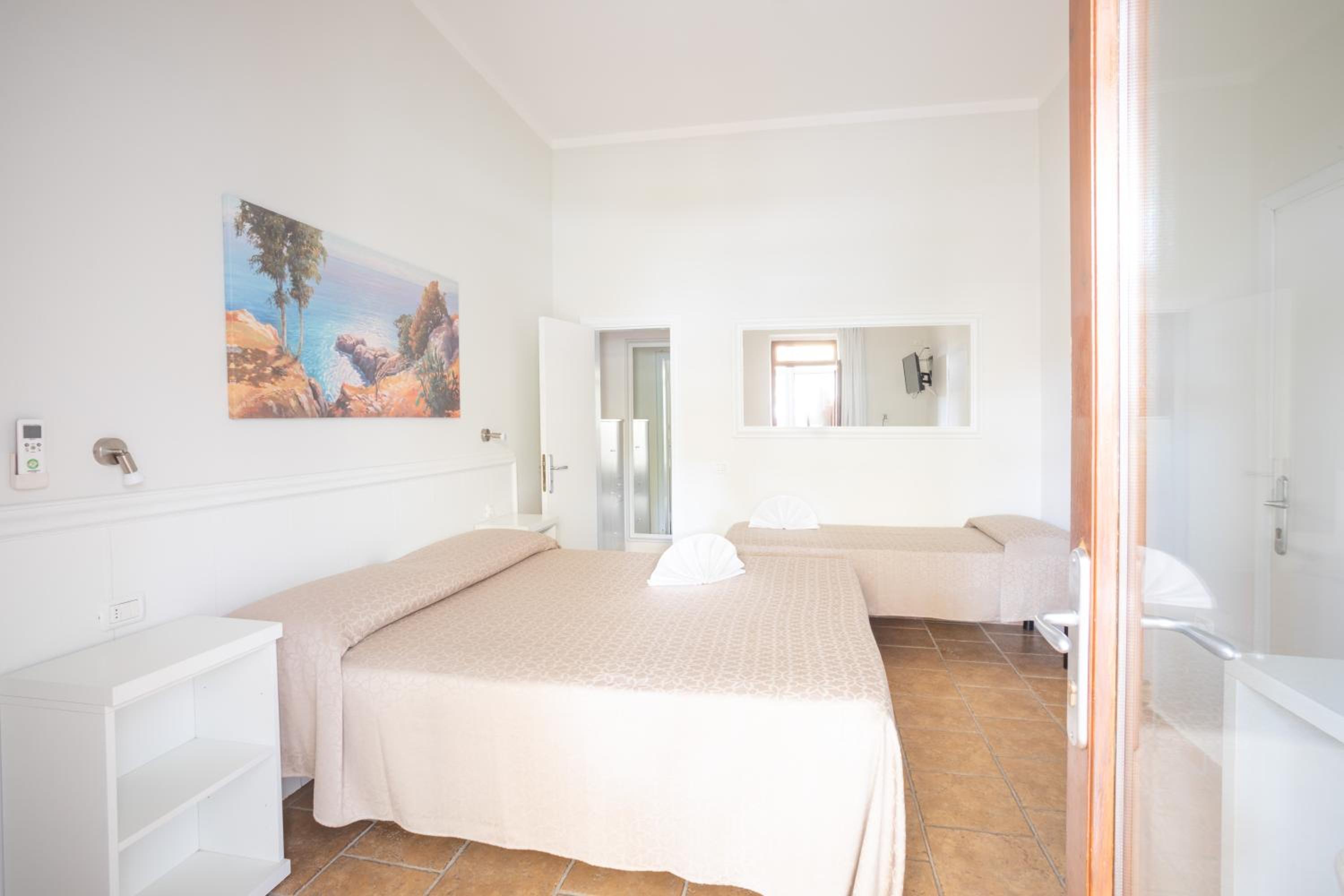 Double or Twin Room First Floor photo 3