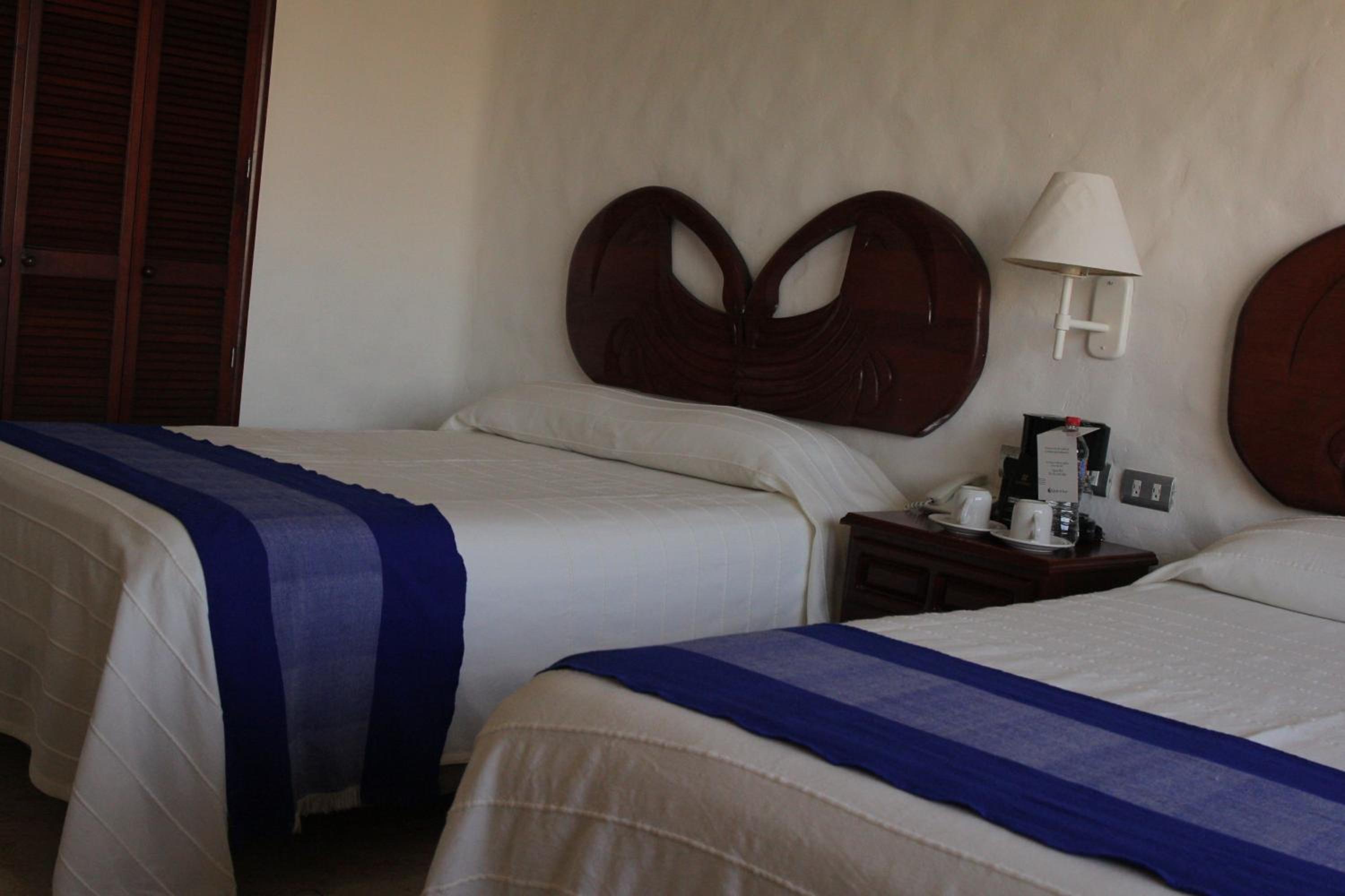 Double Room with Two Double Beds - Photo 9