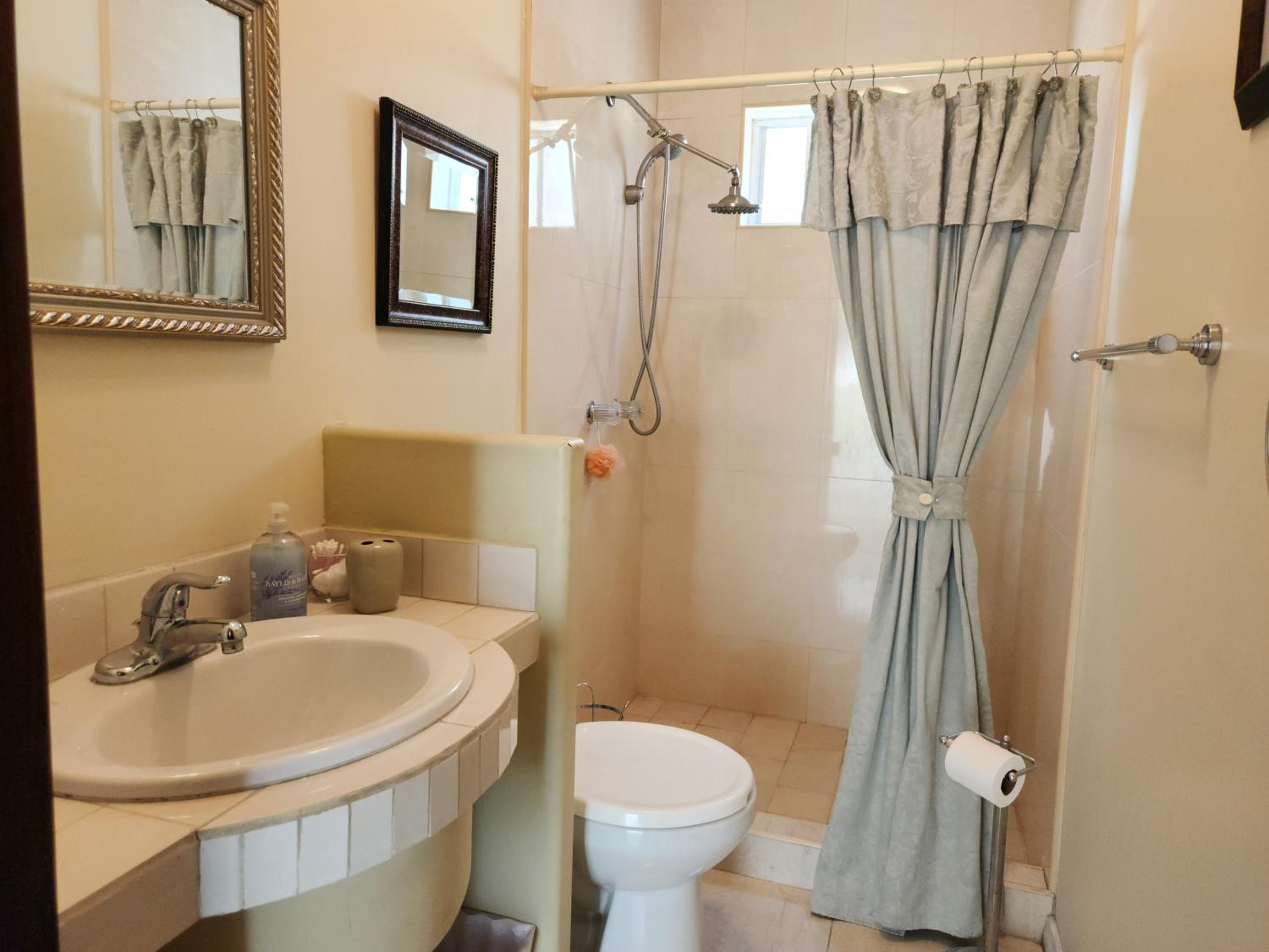 Queen Room photo 3