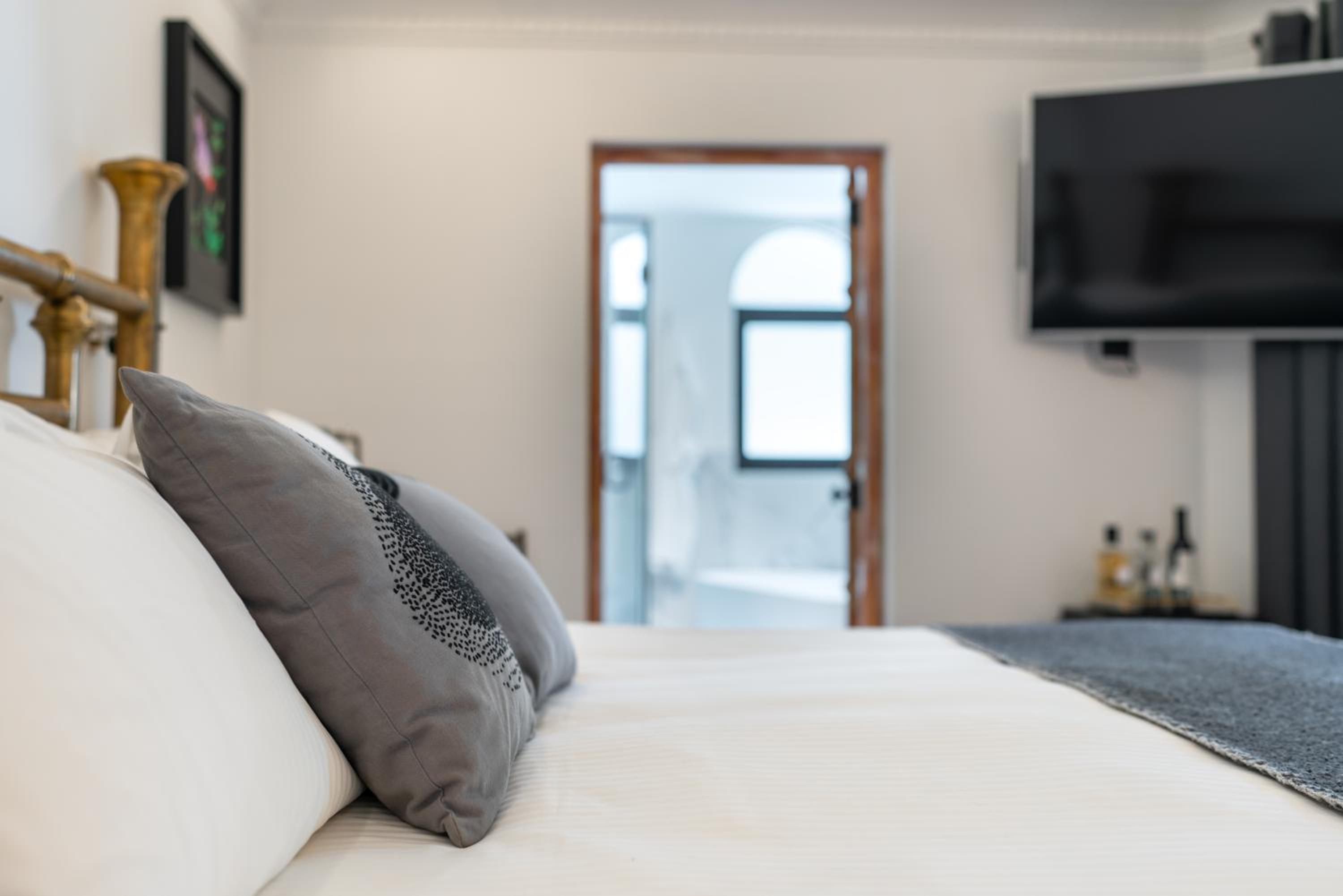 Superior Suite - Photo 26